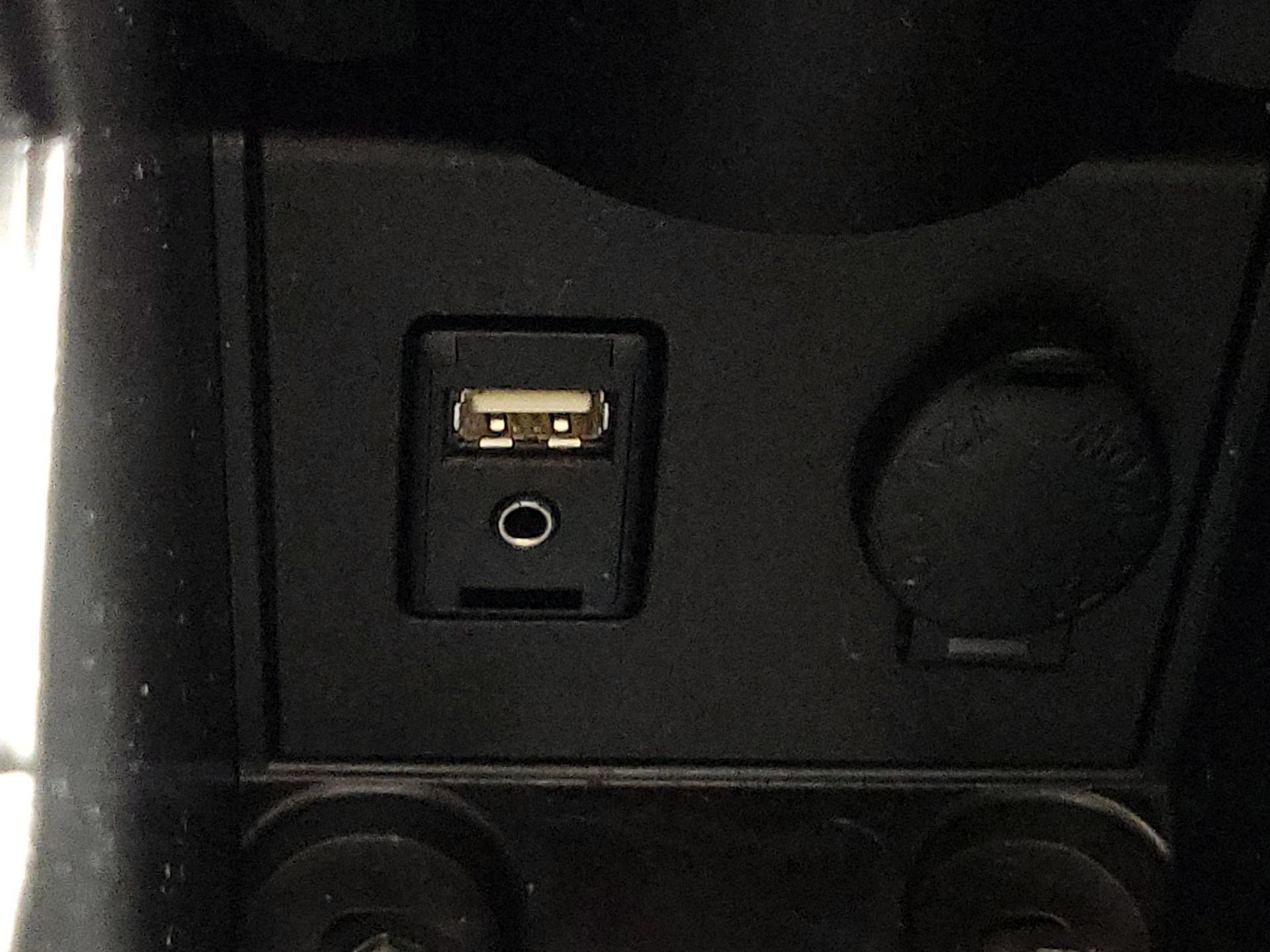 Thumbnail: 2014 Toyota Prius - 17