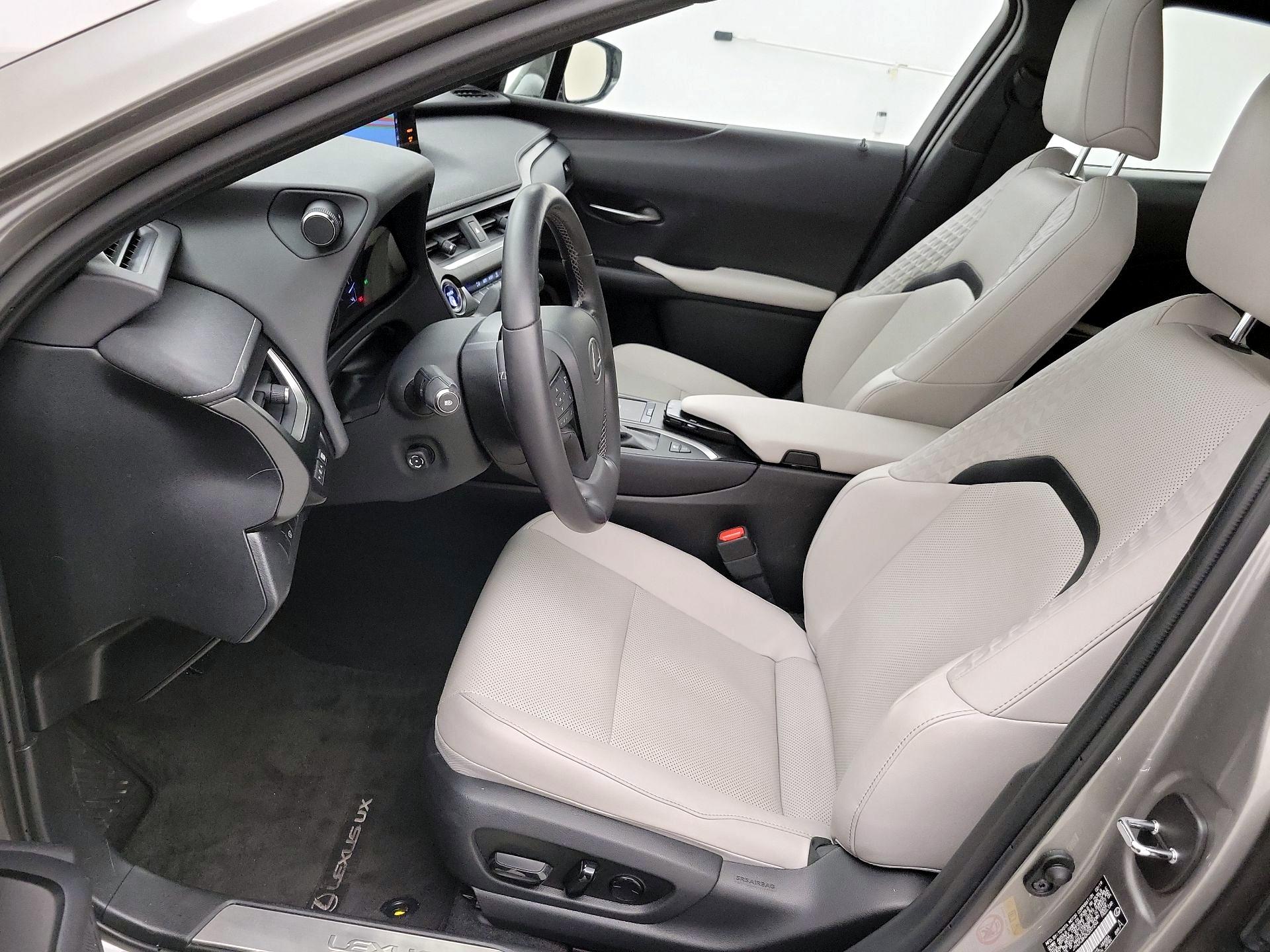 Thumbnail: 2019 Lexus UX - 11