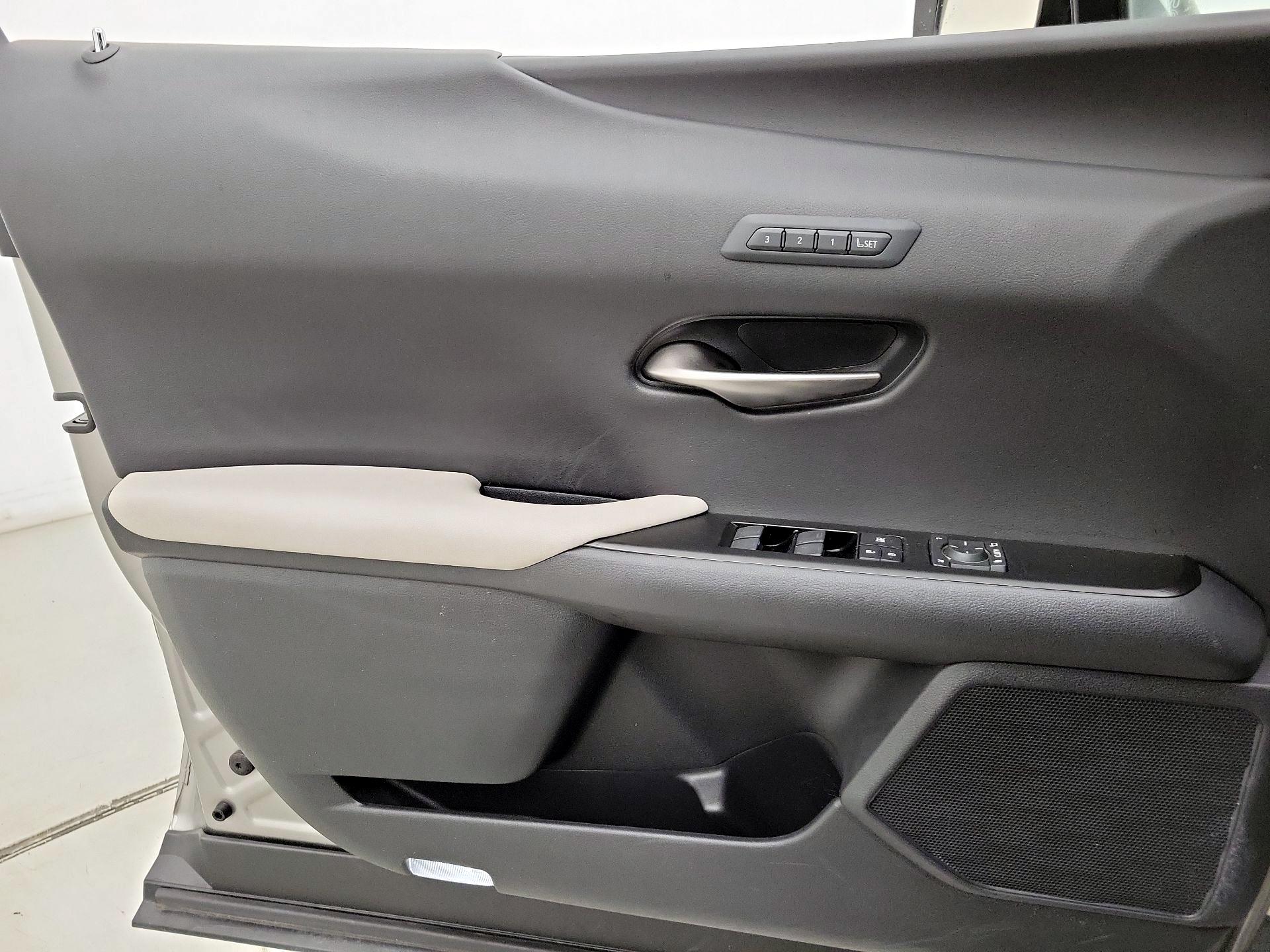 Thumbnail: 2019 Lexus UX - 12