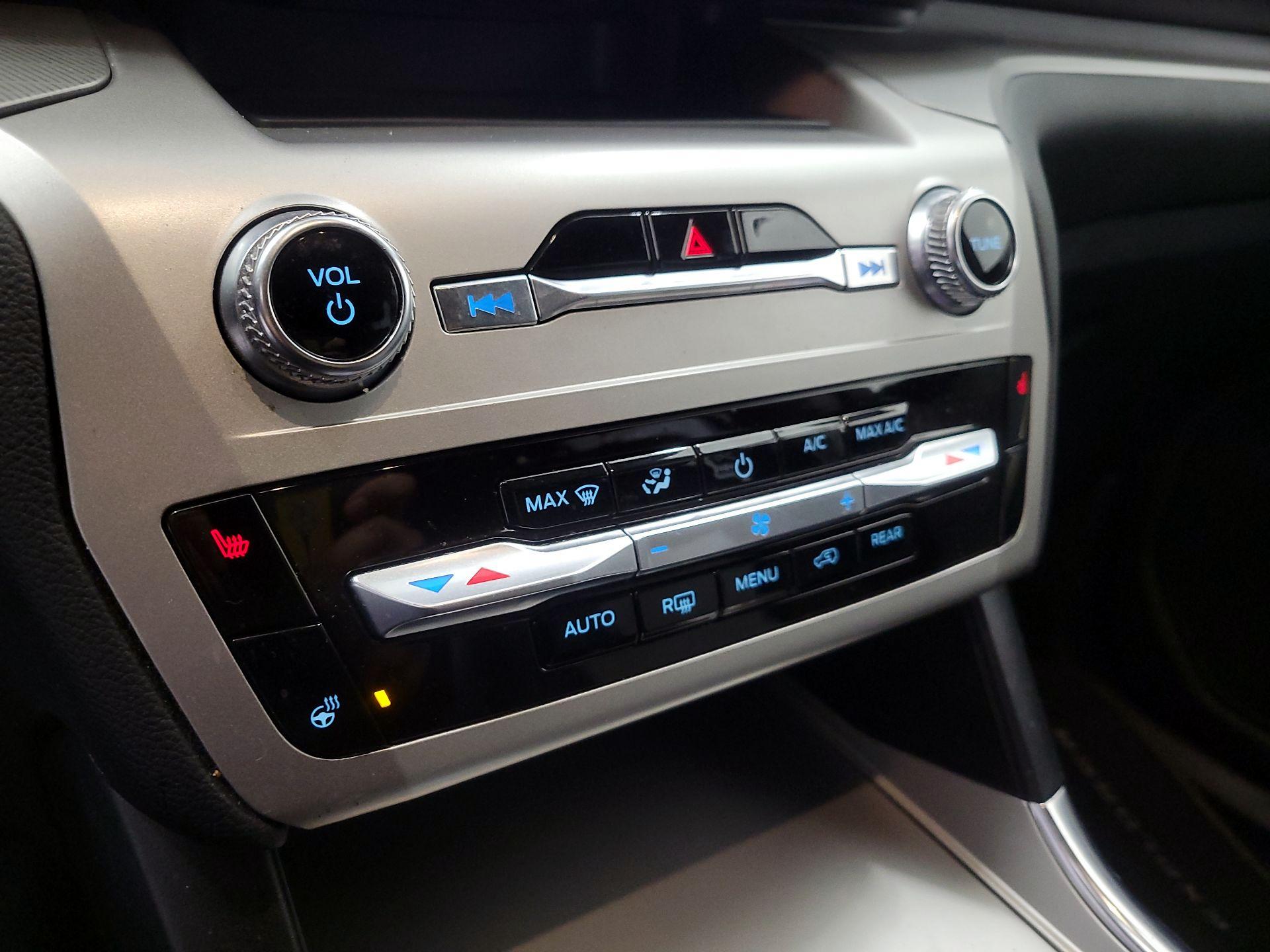 Thumbnail: 2022 Ford Explorer - 16