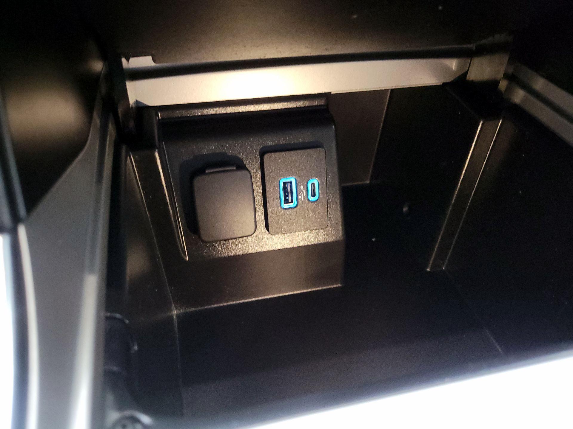 Thumbnail: 2022 Ford Explorer - 18