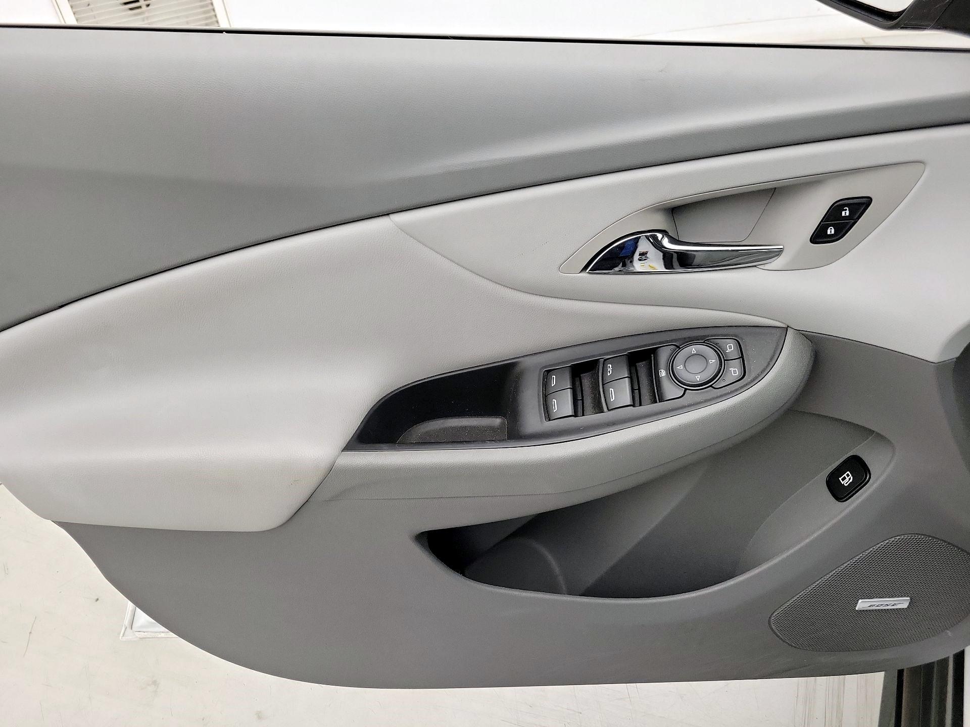 Thumbnail: 2017 Chevrolet Volt - 12