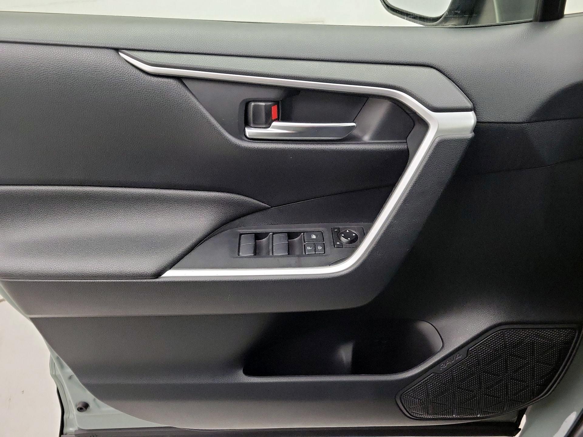 Thumbnail: 2019 Toyota RAV4 - 12