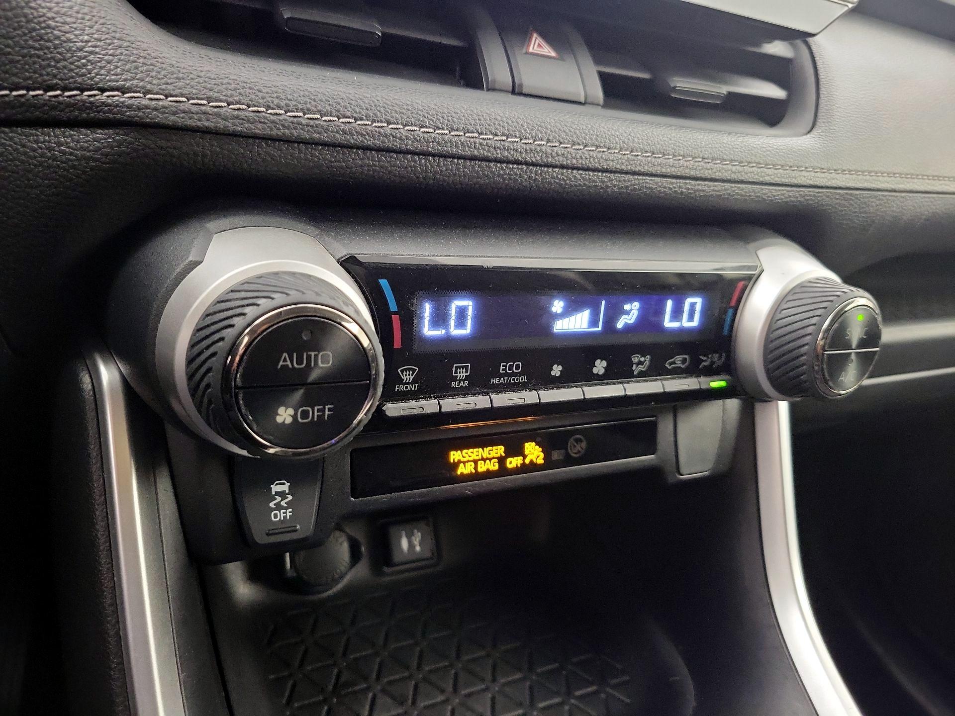 Thumbnail: 2019 Toyota RAV4 - 17