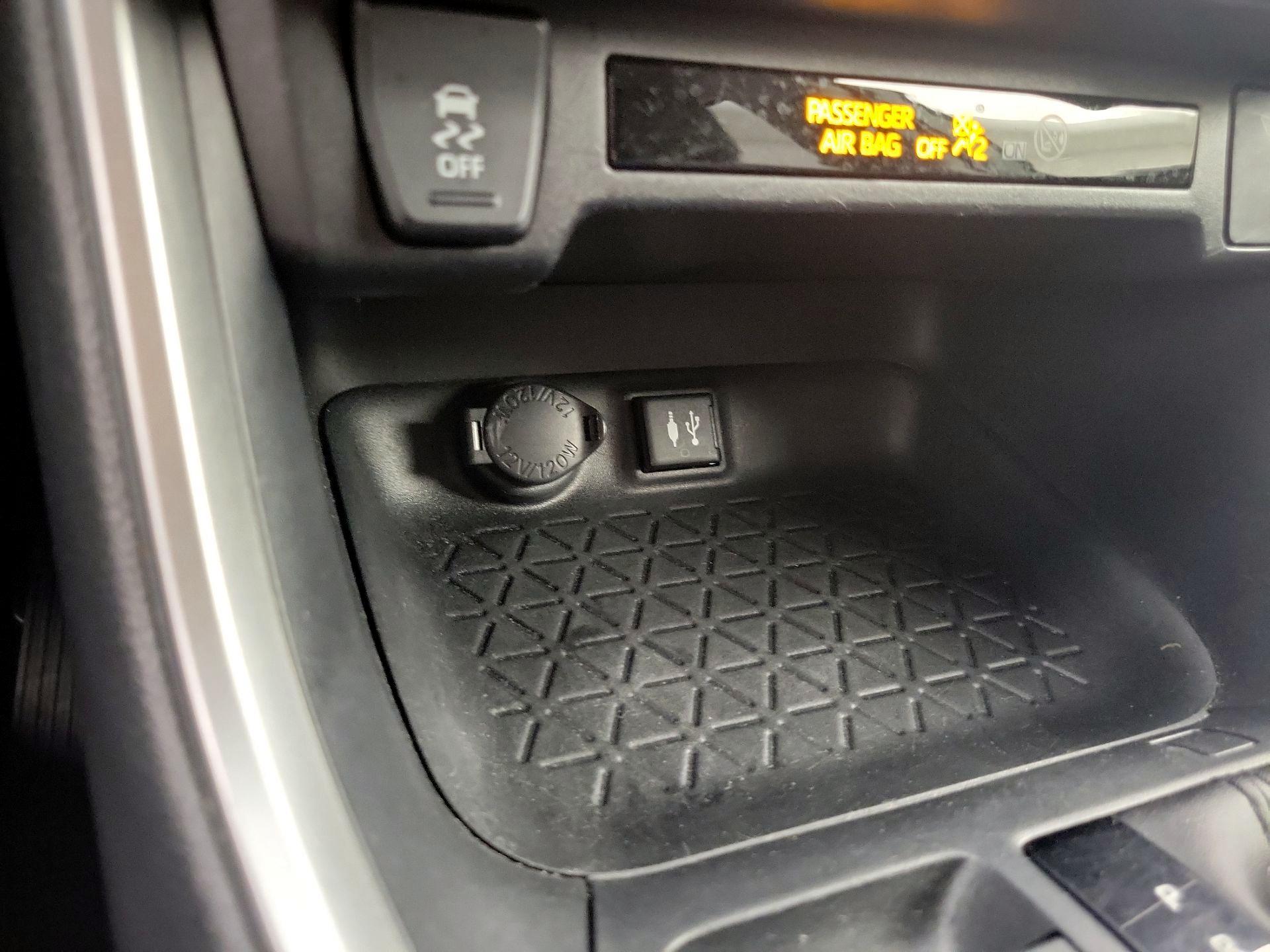 Thumbnail: 2019 Toyota RAV4 - 19