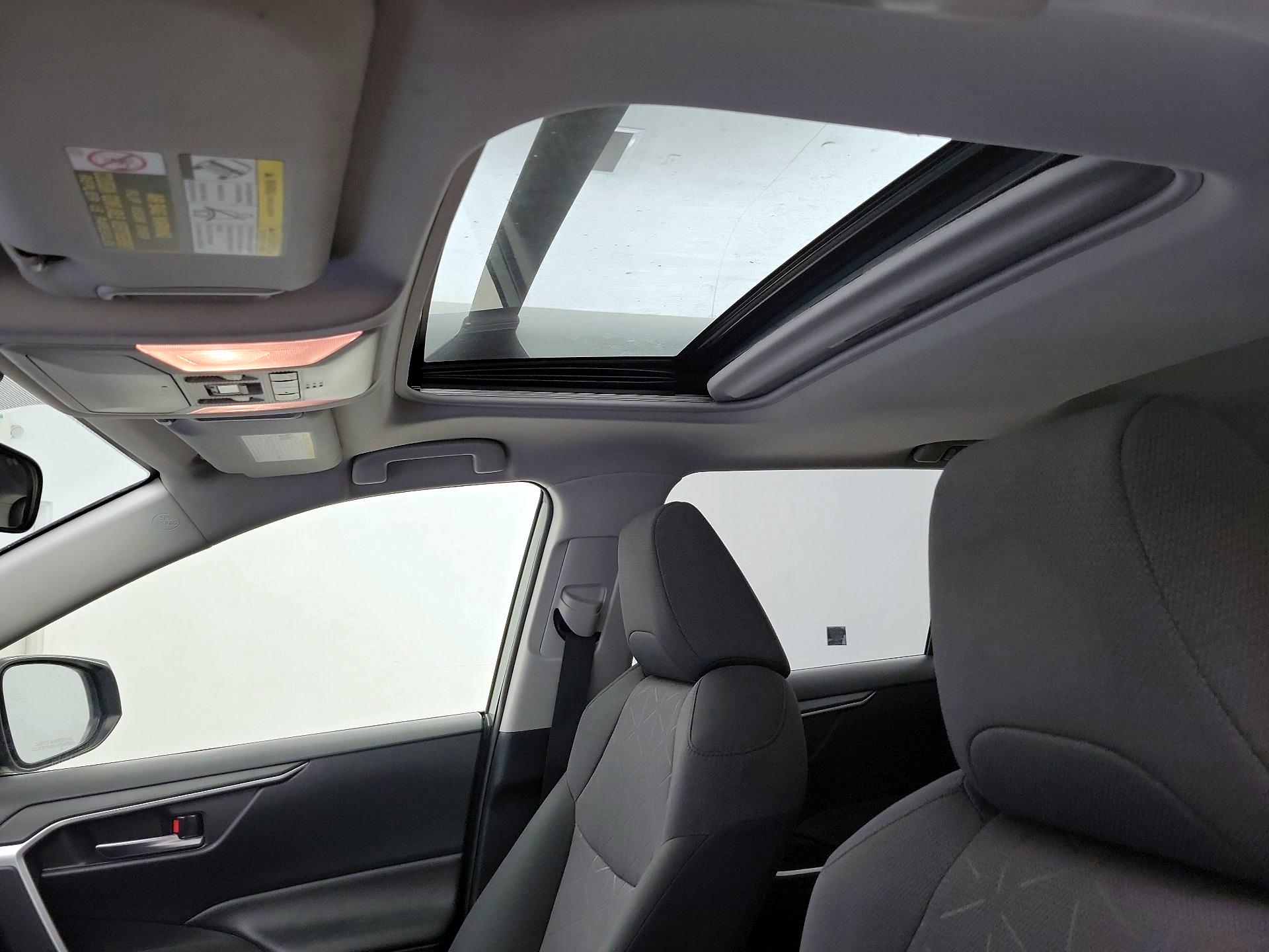 Thumbnail: 2019 Toyota RAV4 - 20