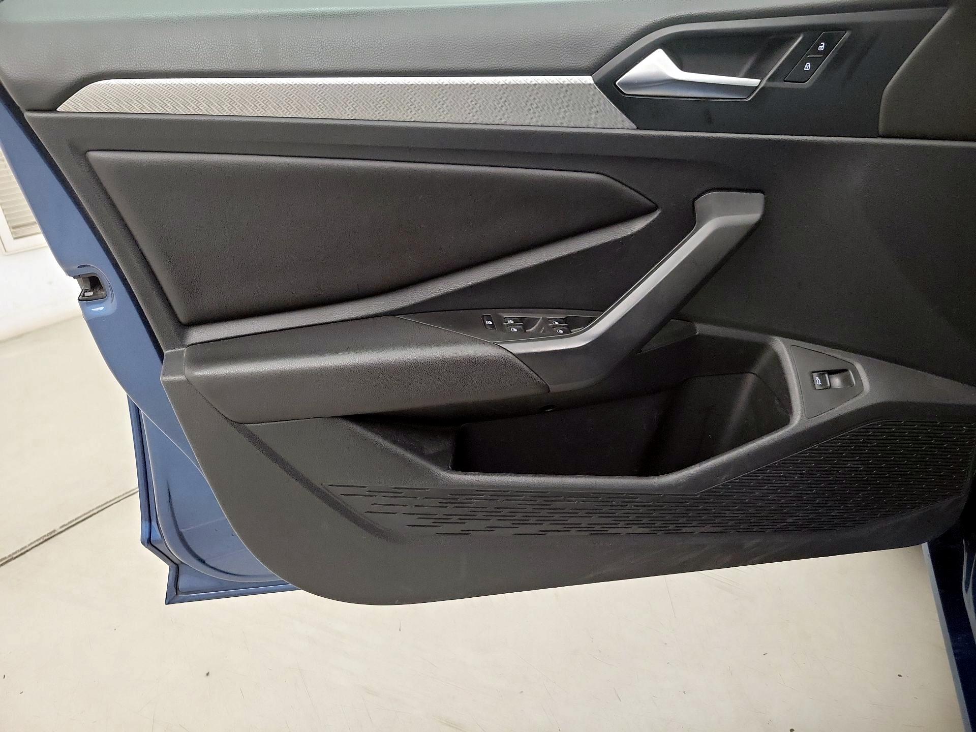 Thumbnail: 2019 Volkswagen Jetta - 12