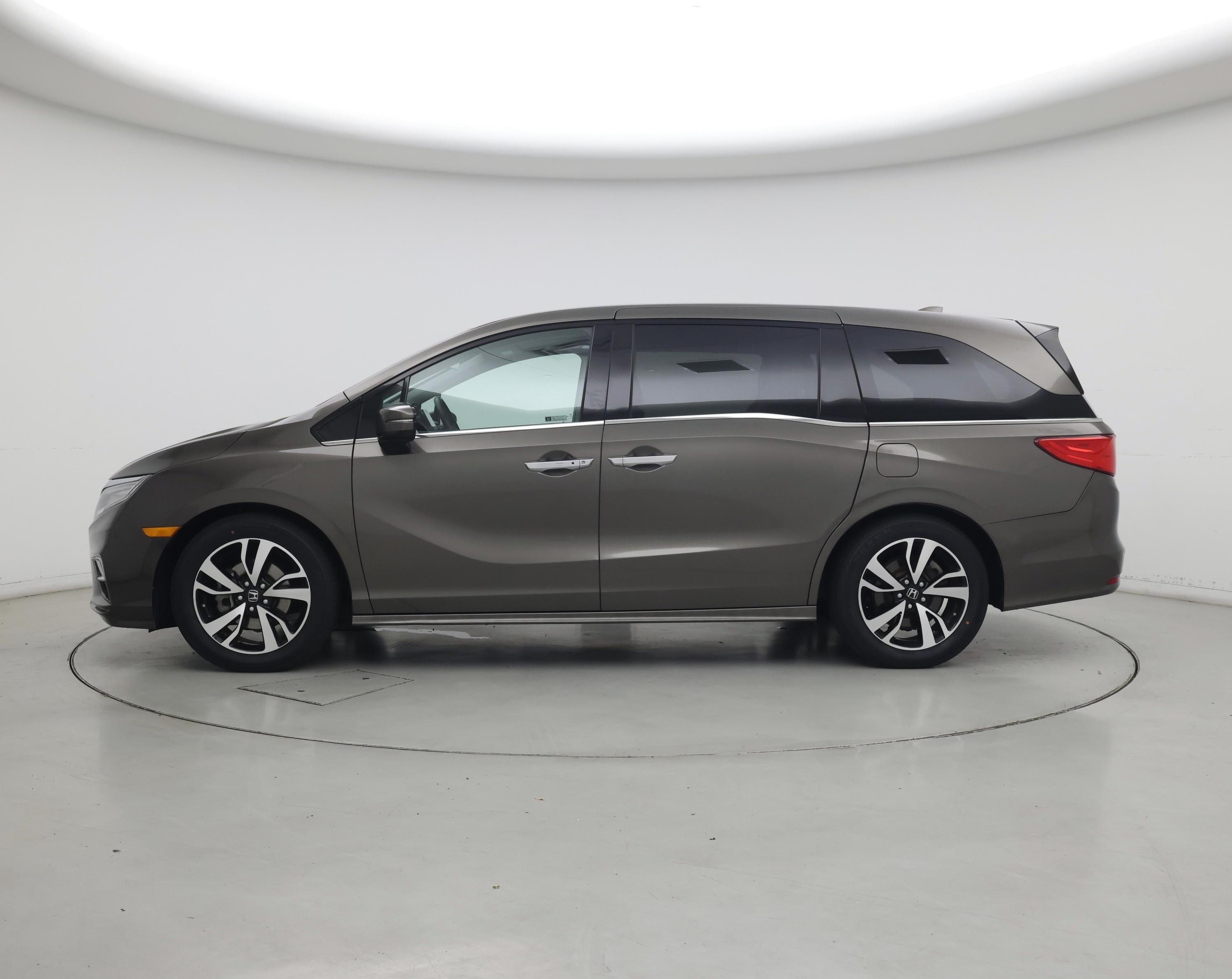 Thumbnail: 2019 Honda Odyssey - 3