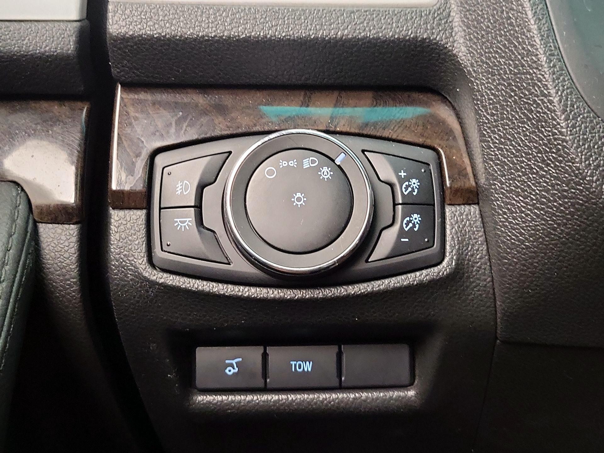 Thumbnail: 2014 Ford Explorer - 13