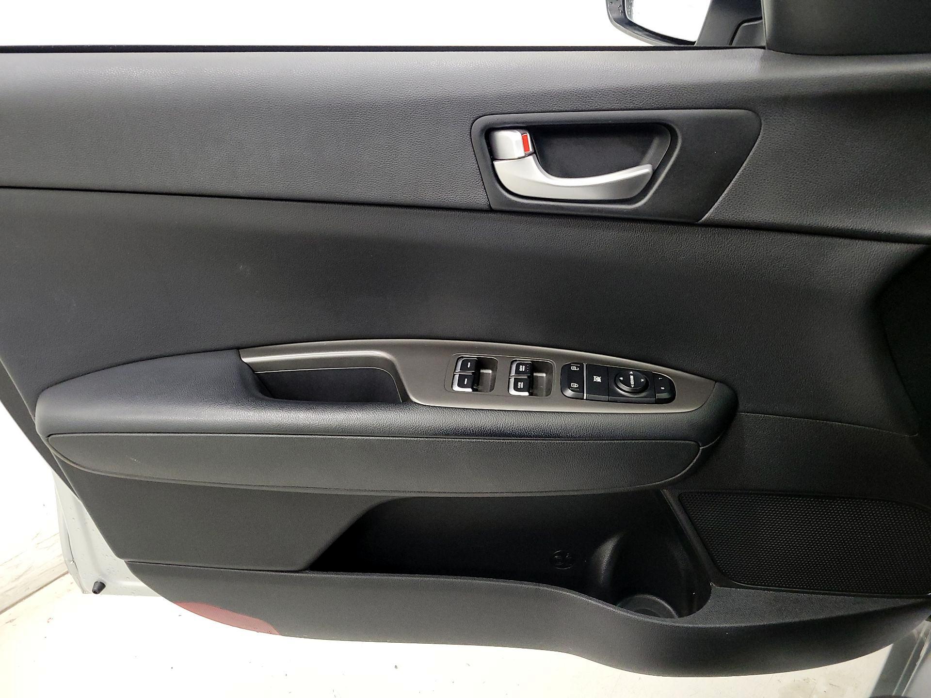 Thumbnail: 2020 Kia Optima - 12