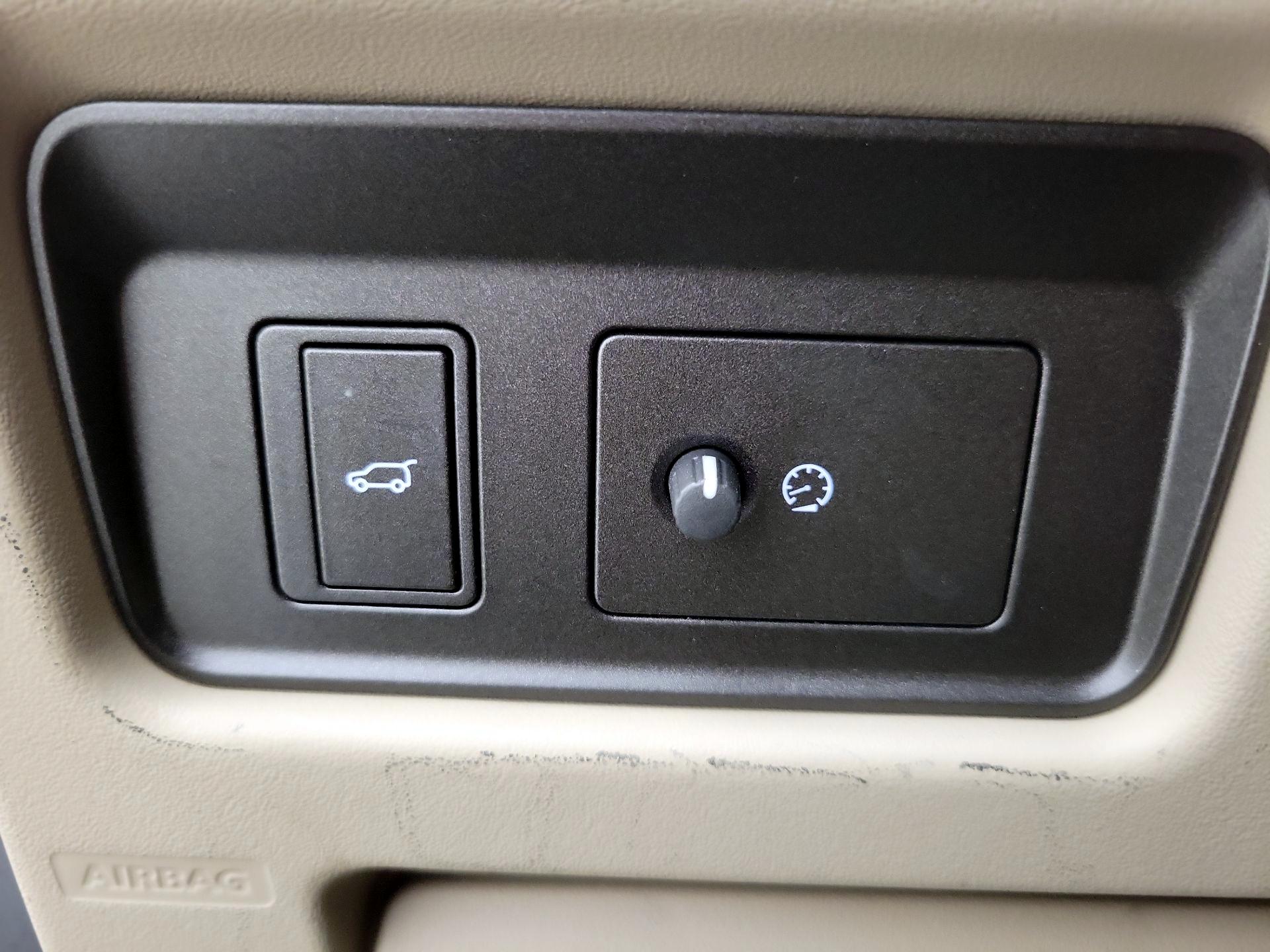 Thumbnail: 2019 Land Rover Range Rover Evoque - 13
