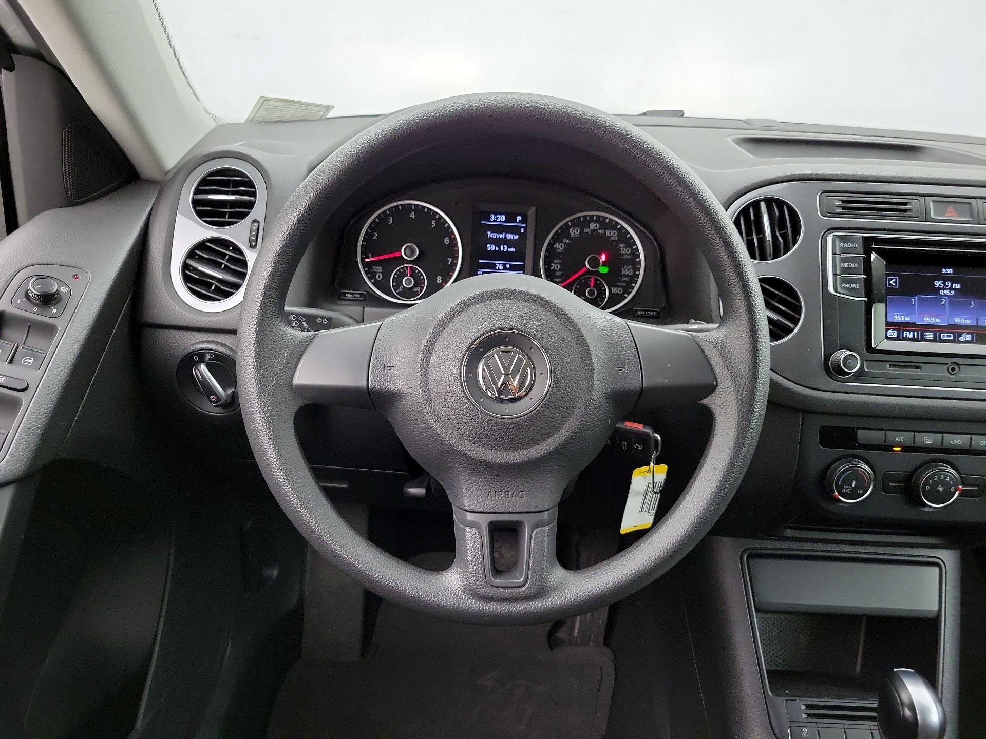 Thumbnail: 2017 Volkswagen Tiguan - 10