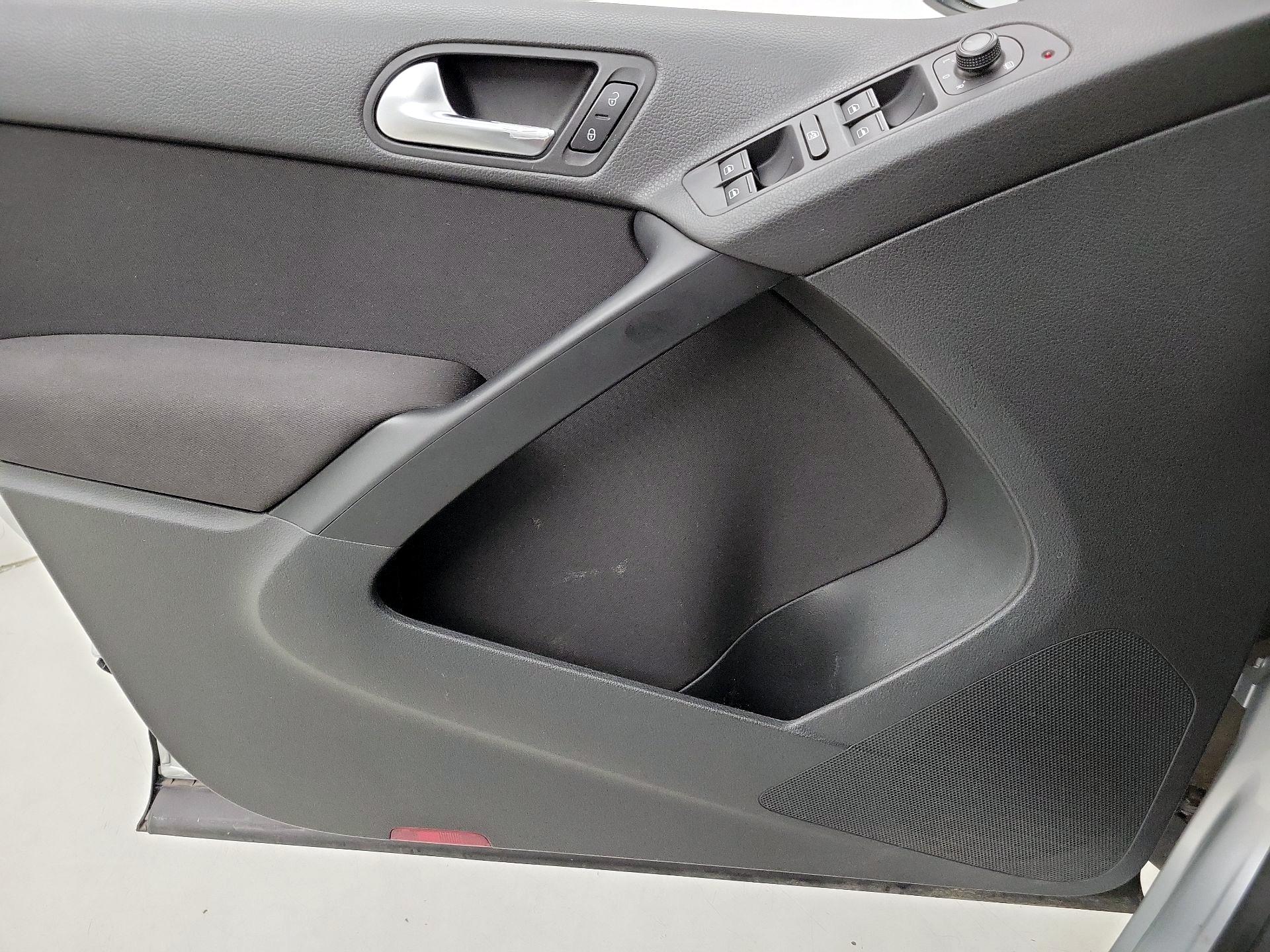 Thumbnail: 2017 Volkswagen Tiguan - 12