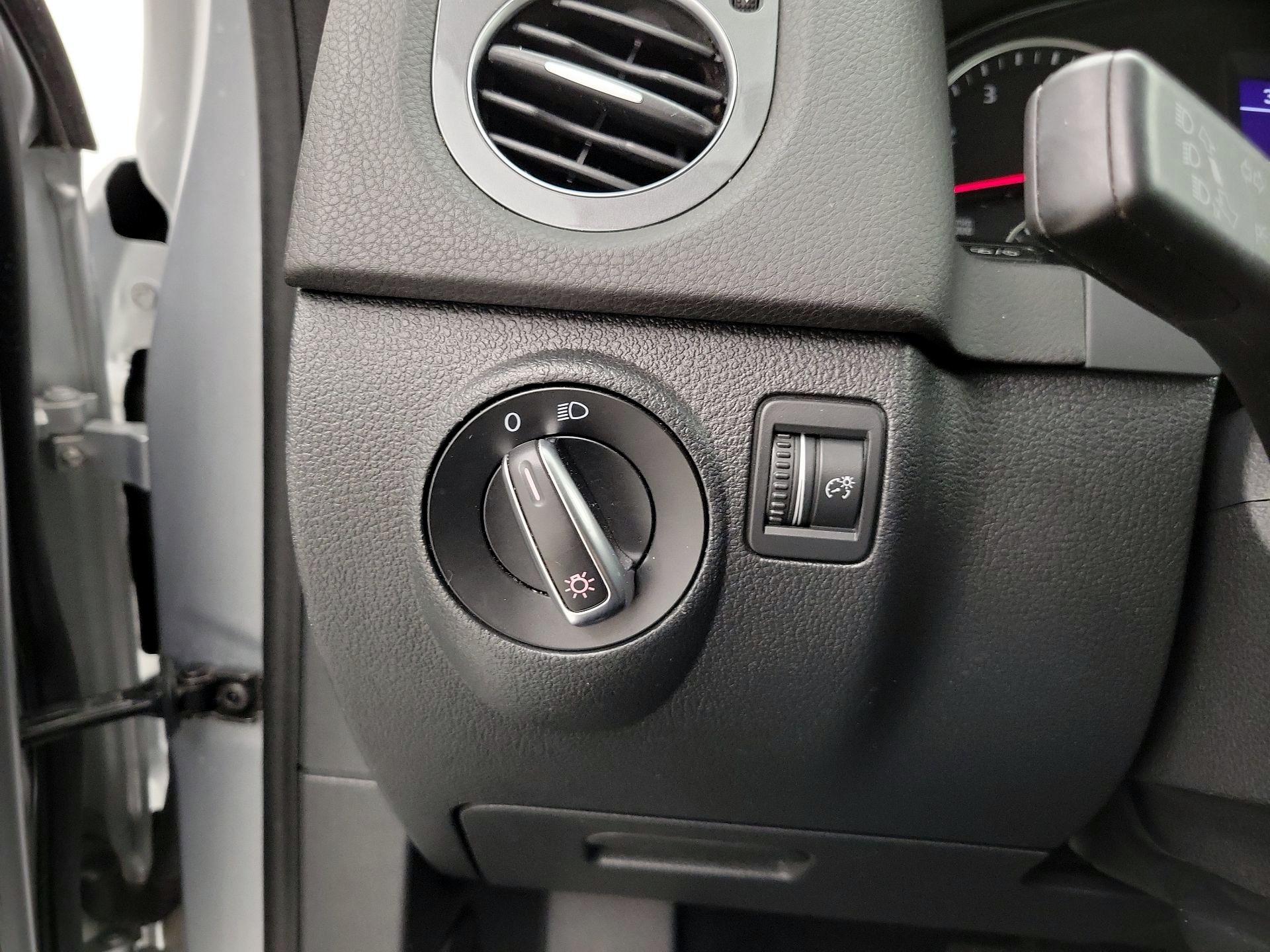 Thumbnail: 2017 Volkswagen Tiguan - 13