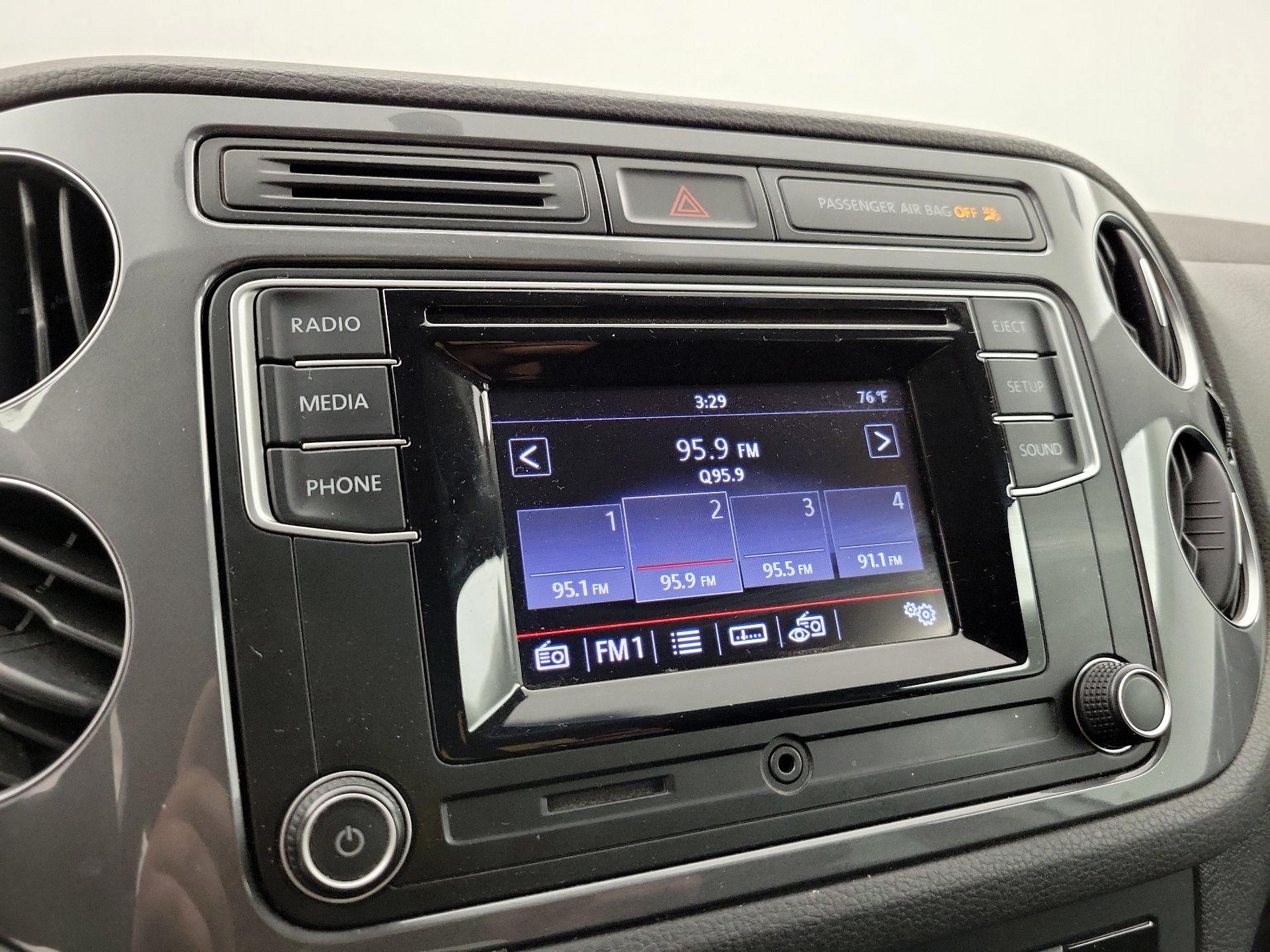 Thumbnail: 2017 Volkswagen Tiguan - 15