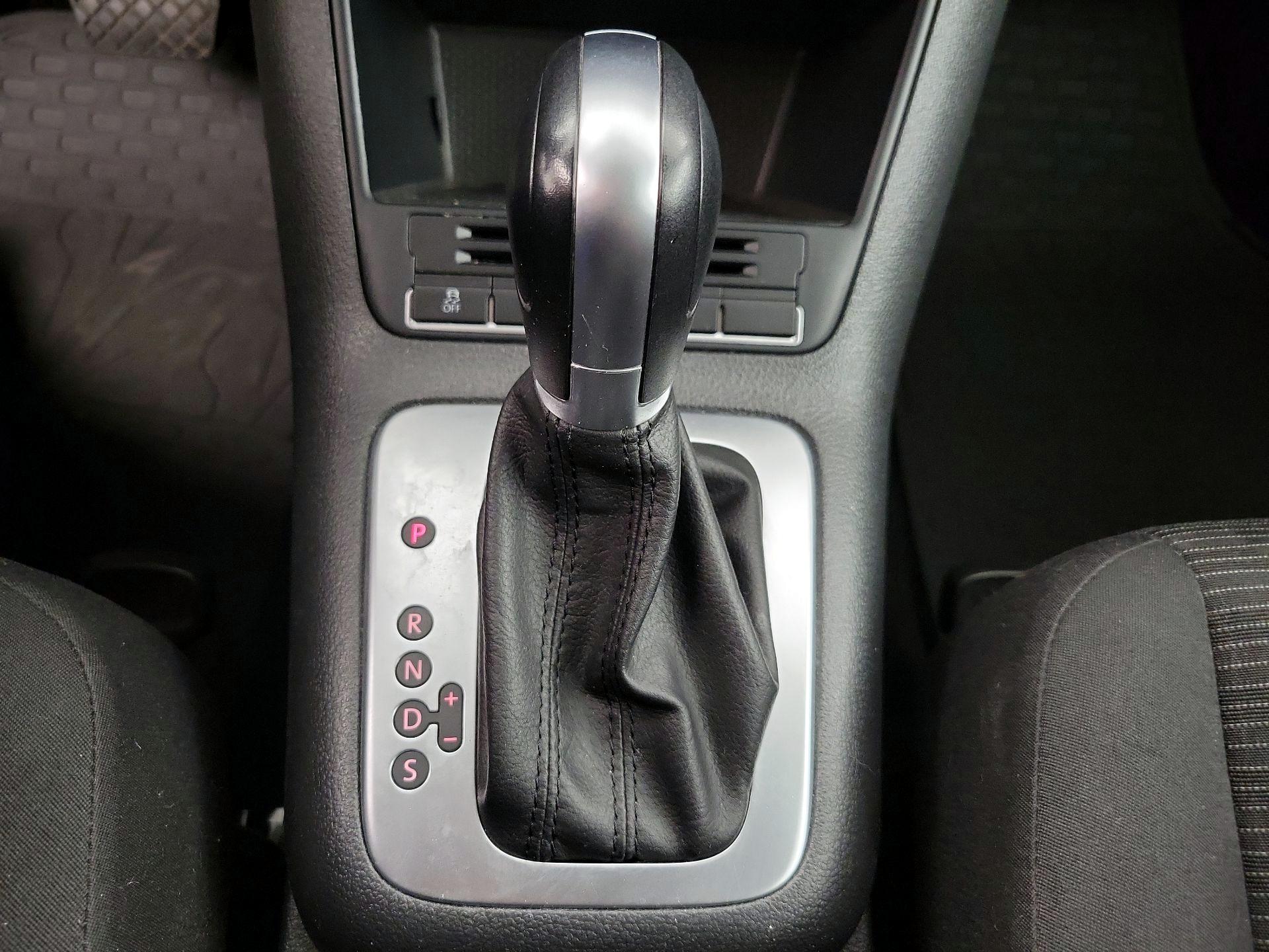 Thumbnail: 2017 Volkswagen Tiguan - 17