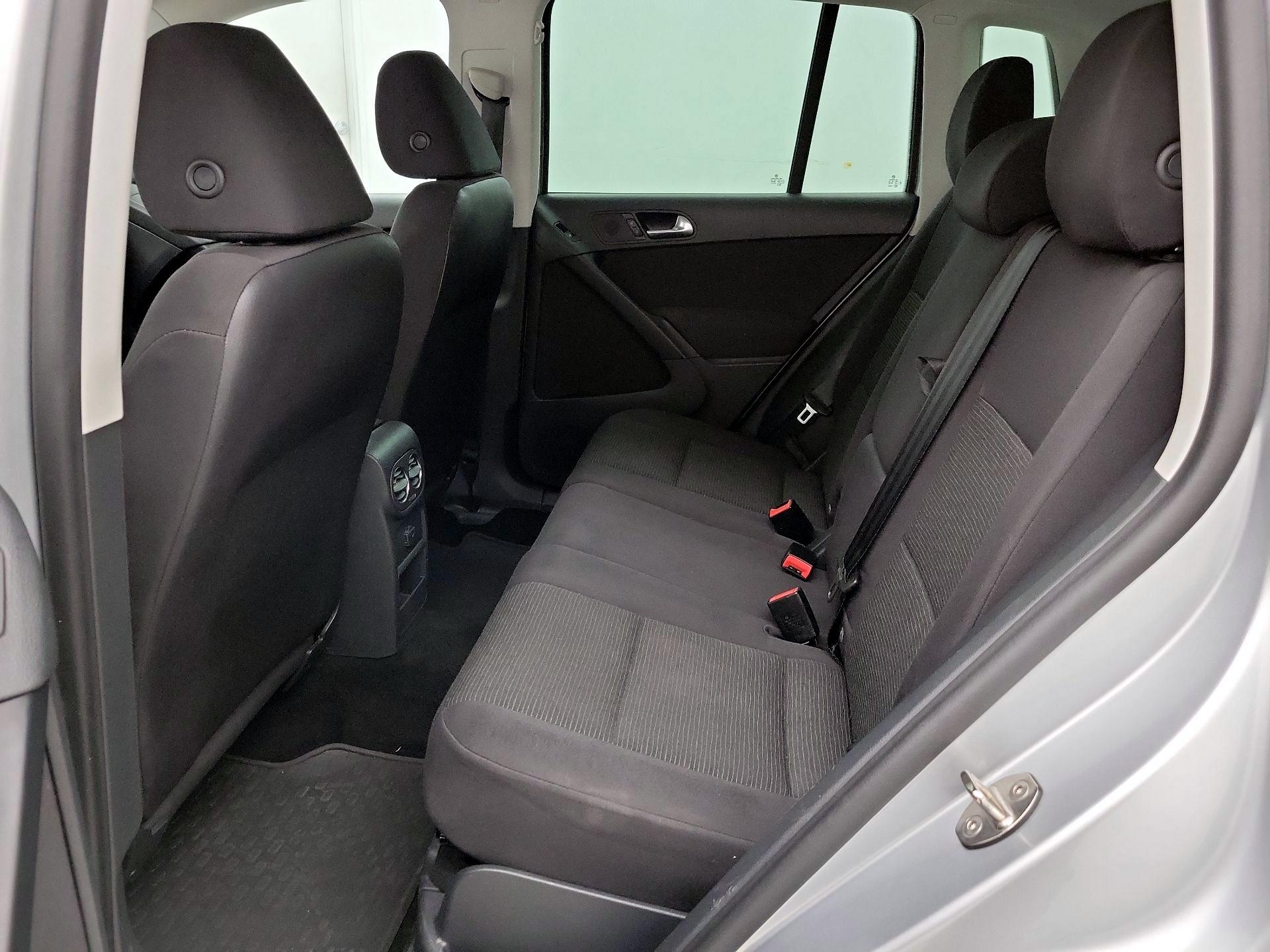 Thumbnail: 2017 Volkswagen Tiguan - 18