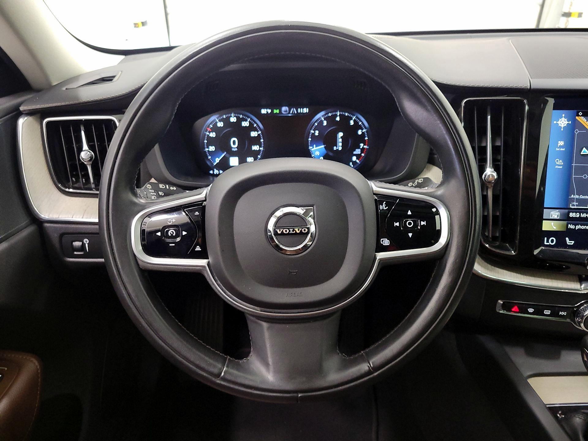 Thumbnail: 2018 Volvo XC60 - 10