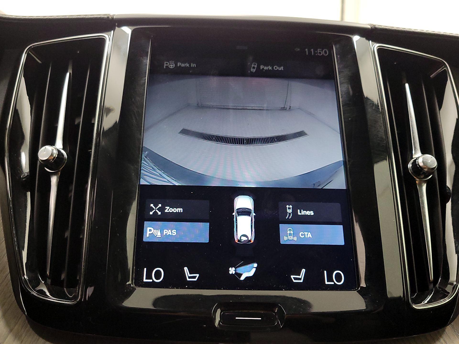 Thumbnail: 2018 Volvo XC60 - 15