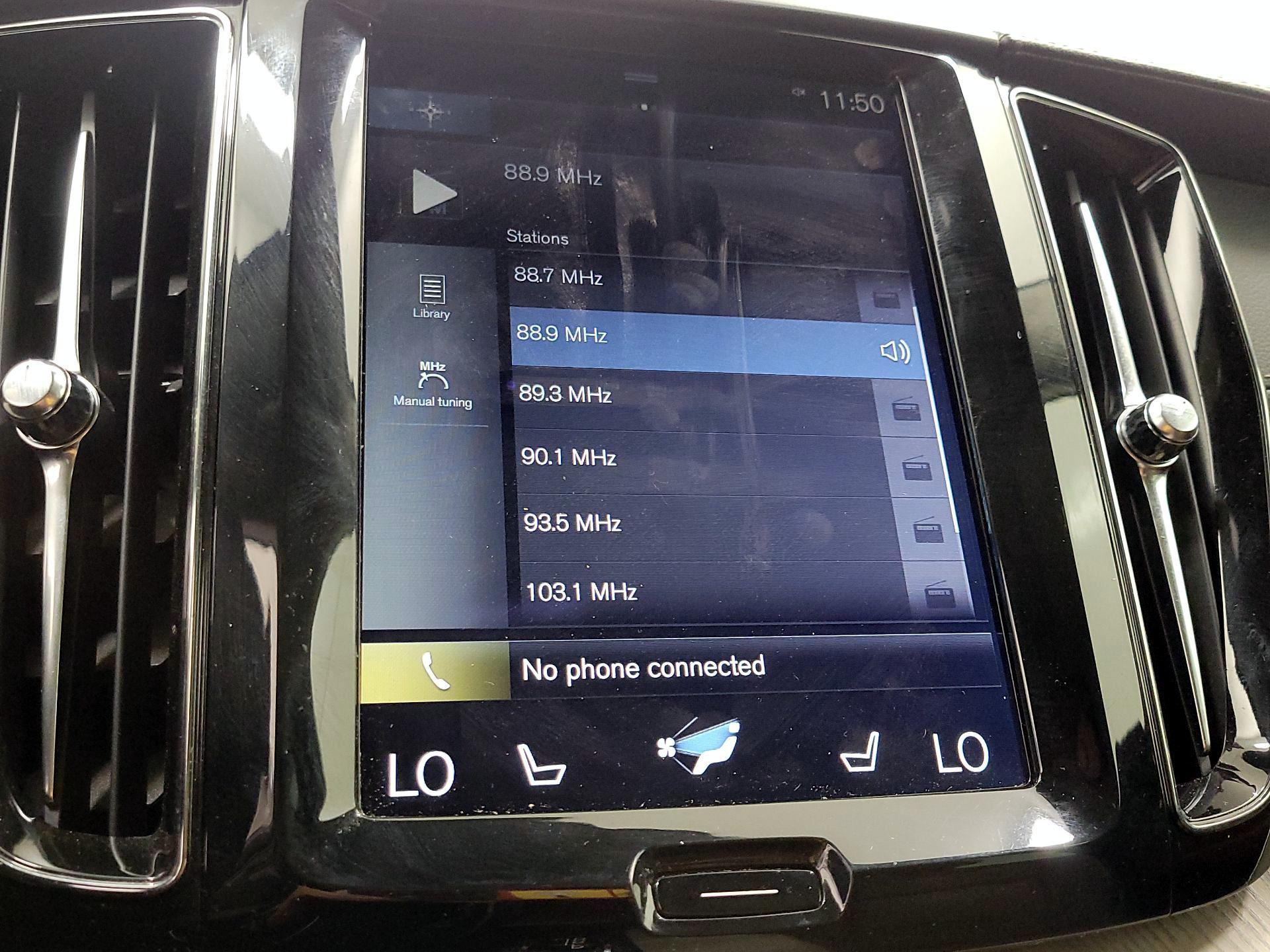 Thumbnail: 2018 Volvo XC60 - 16