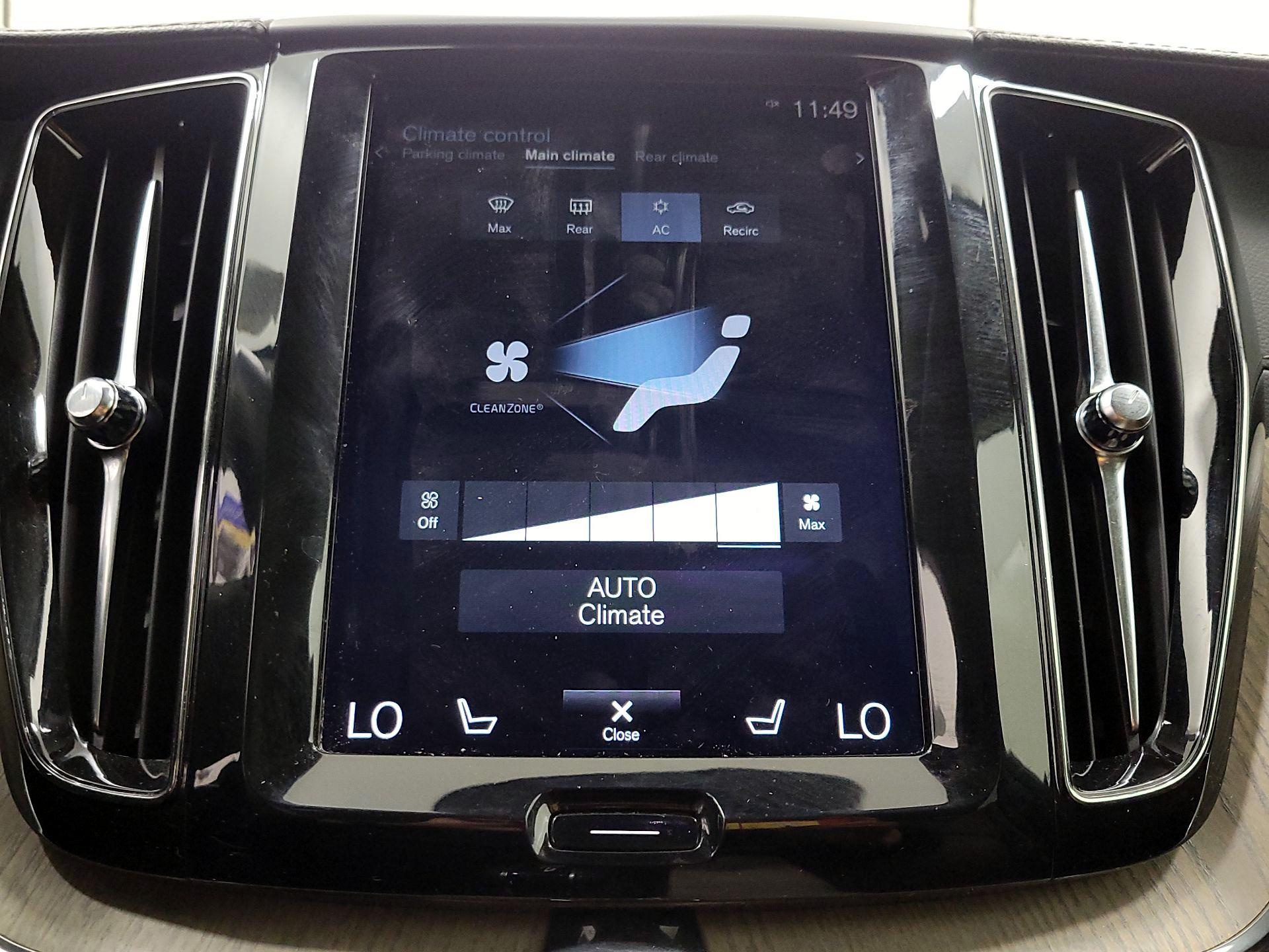 Thumbnail: 2018 Volvo XC60 - 17