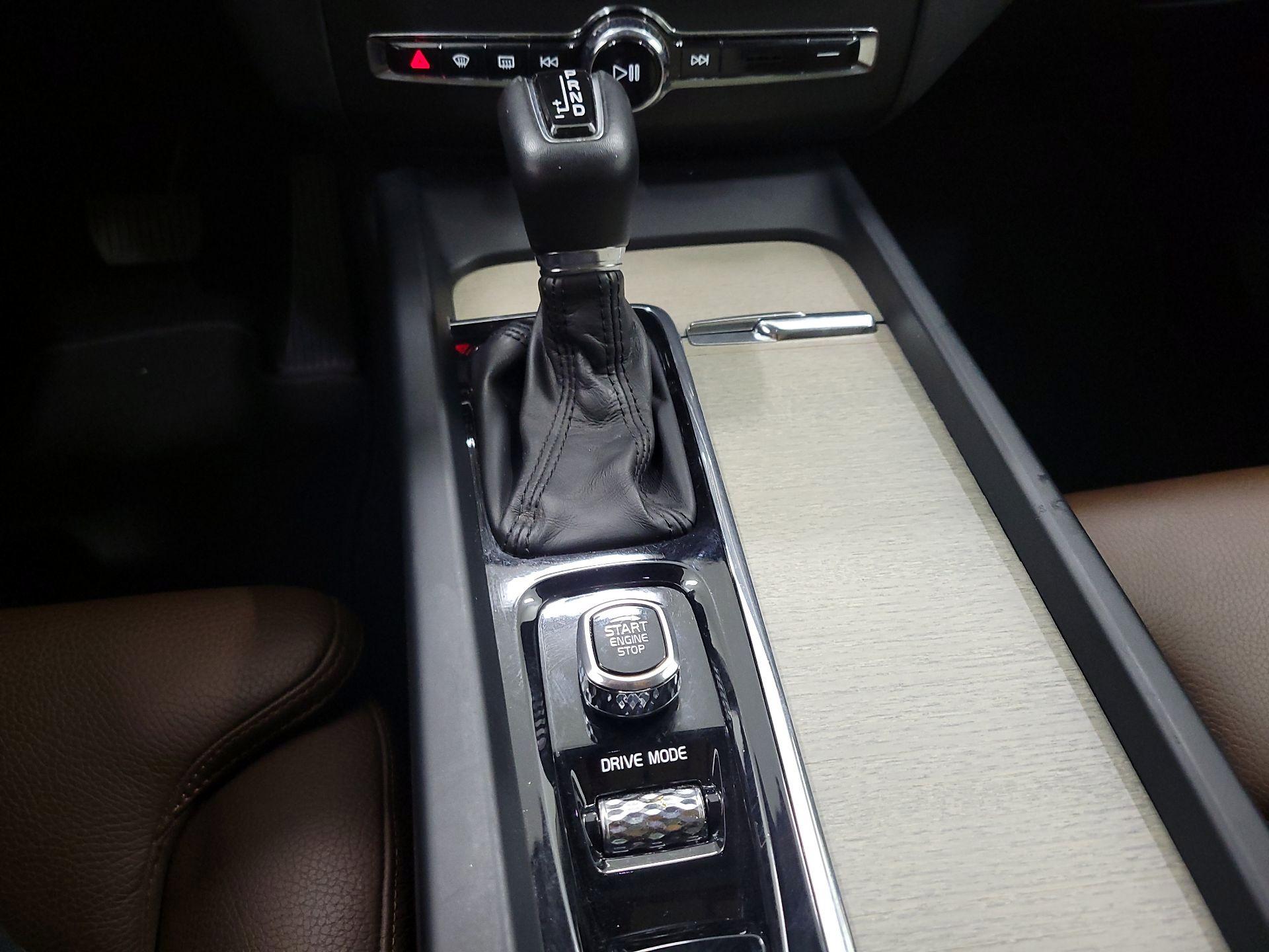 Thumbnail: 2018 Volvo XC60 - 18