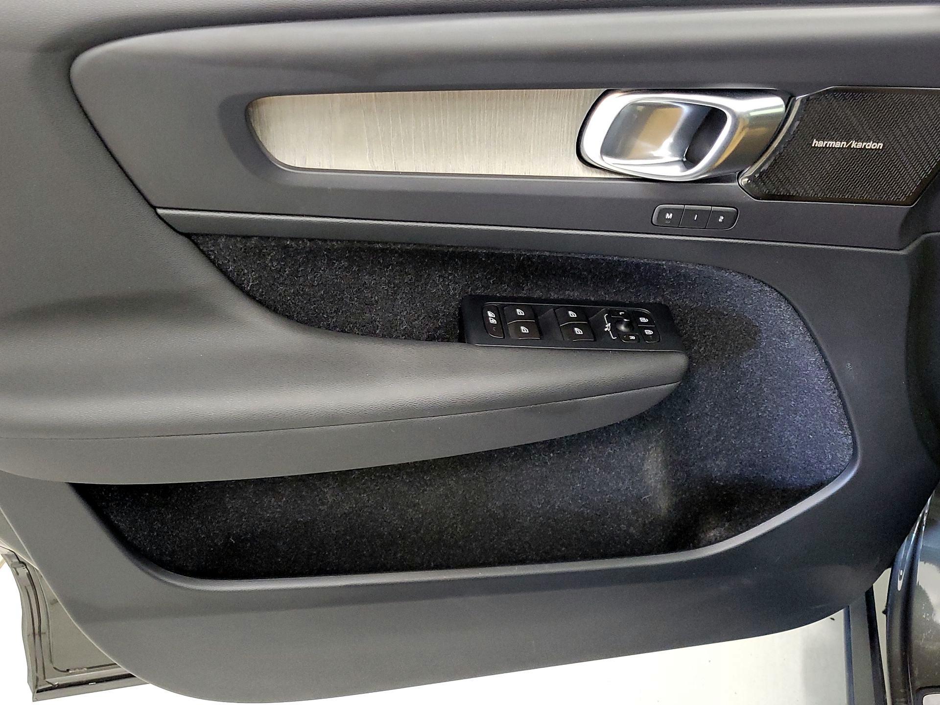 Thumbnail: 2019 Volvo XC40 - 12