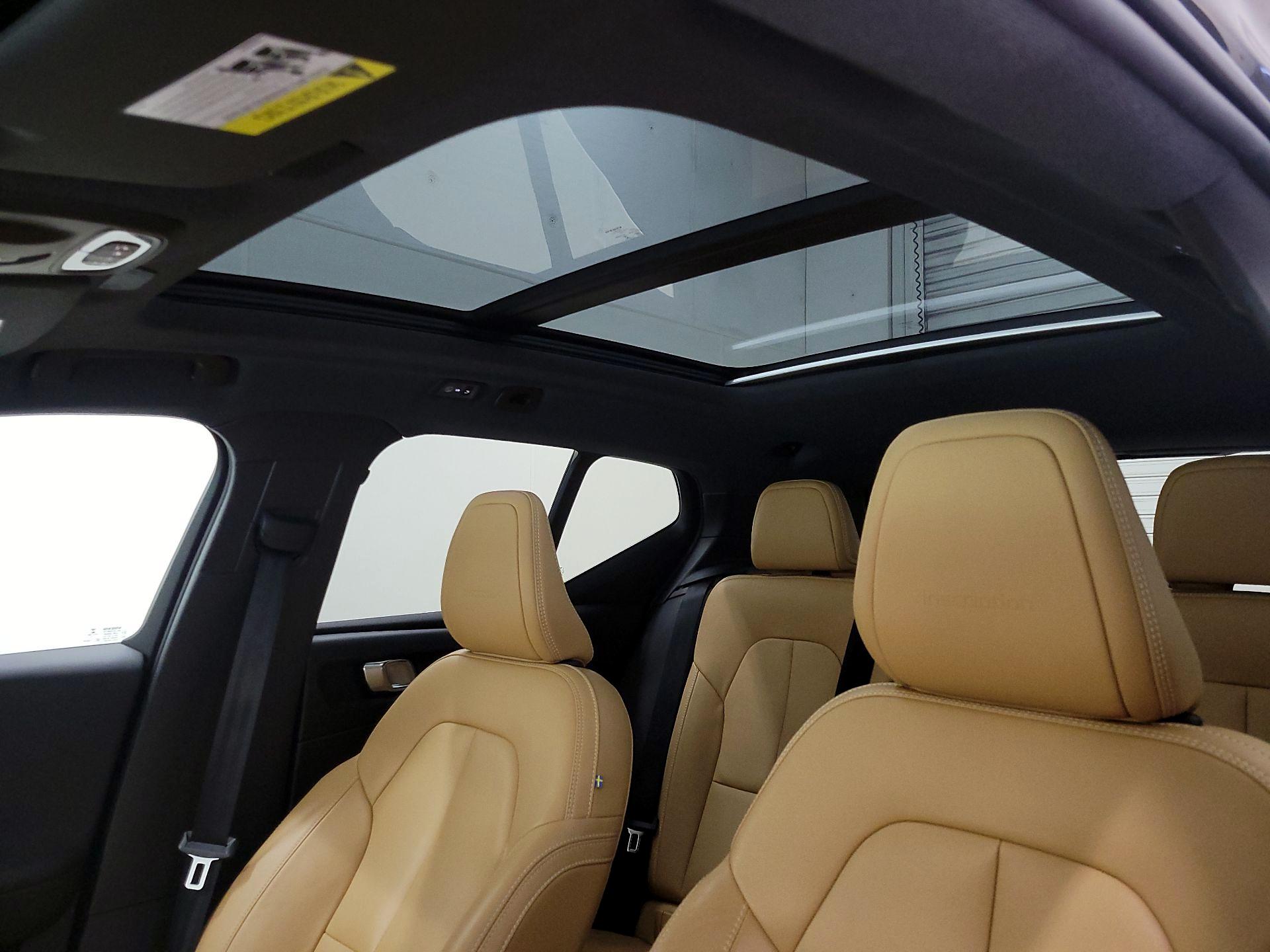 Thumbnail: 2019 Volvo XC40 - 19