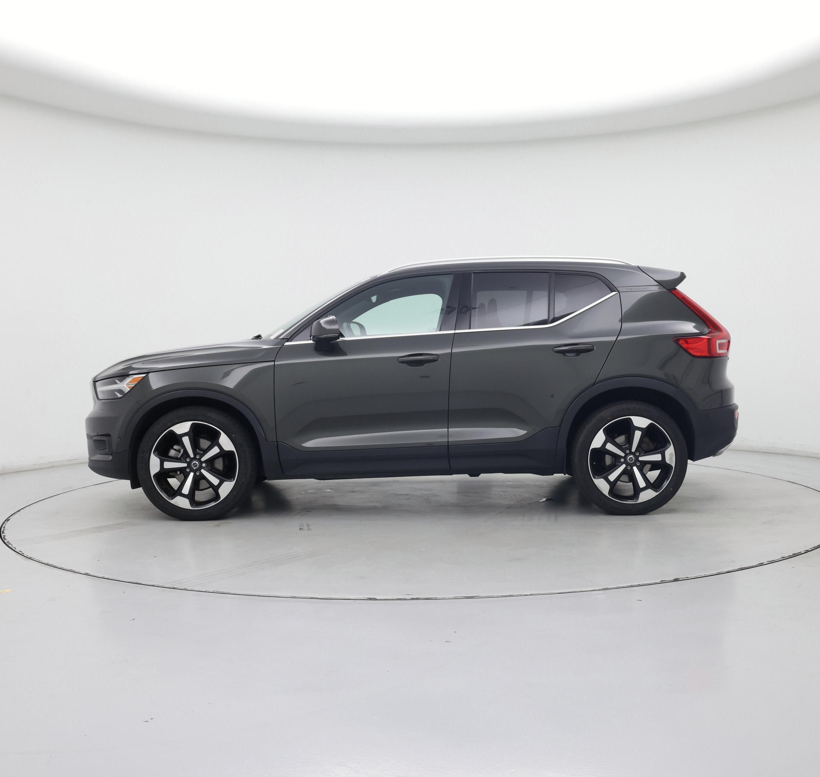 Thumbnail: 2019 Volvo XC40 - 3