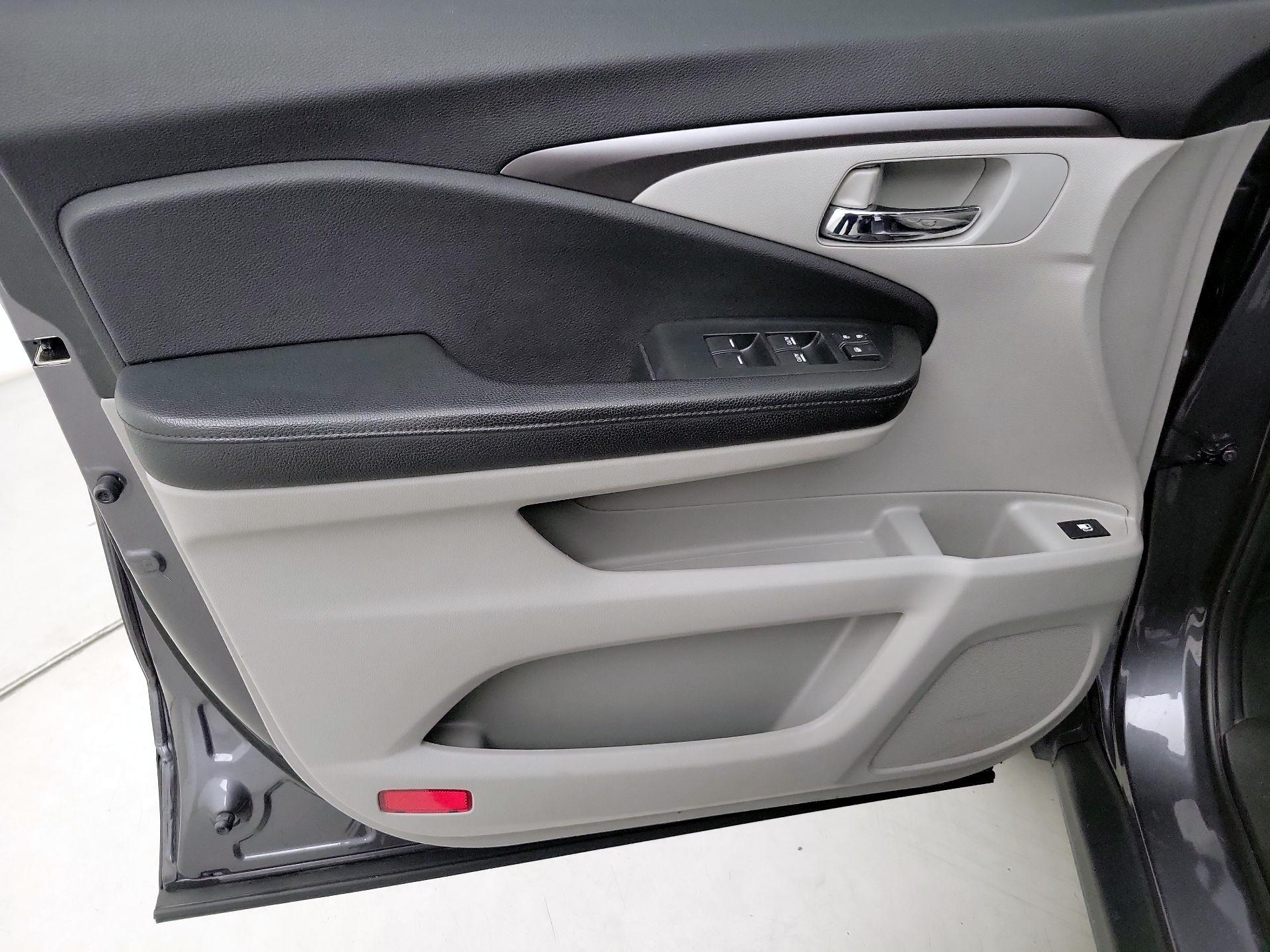 Thumbnail: 2020 Honda Pilot - 12