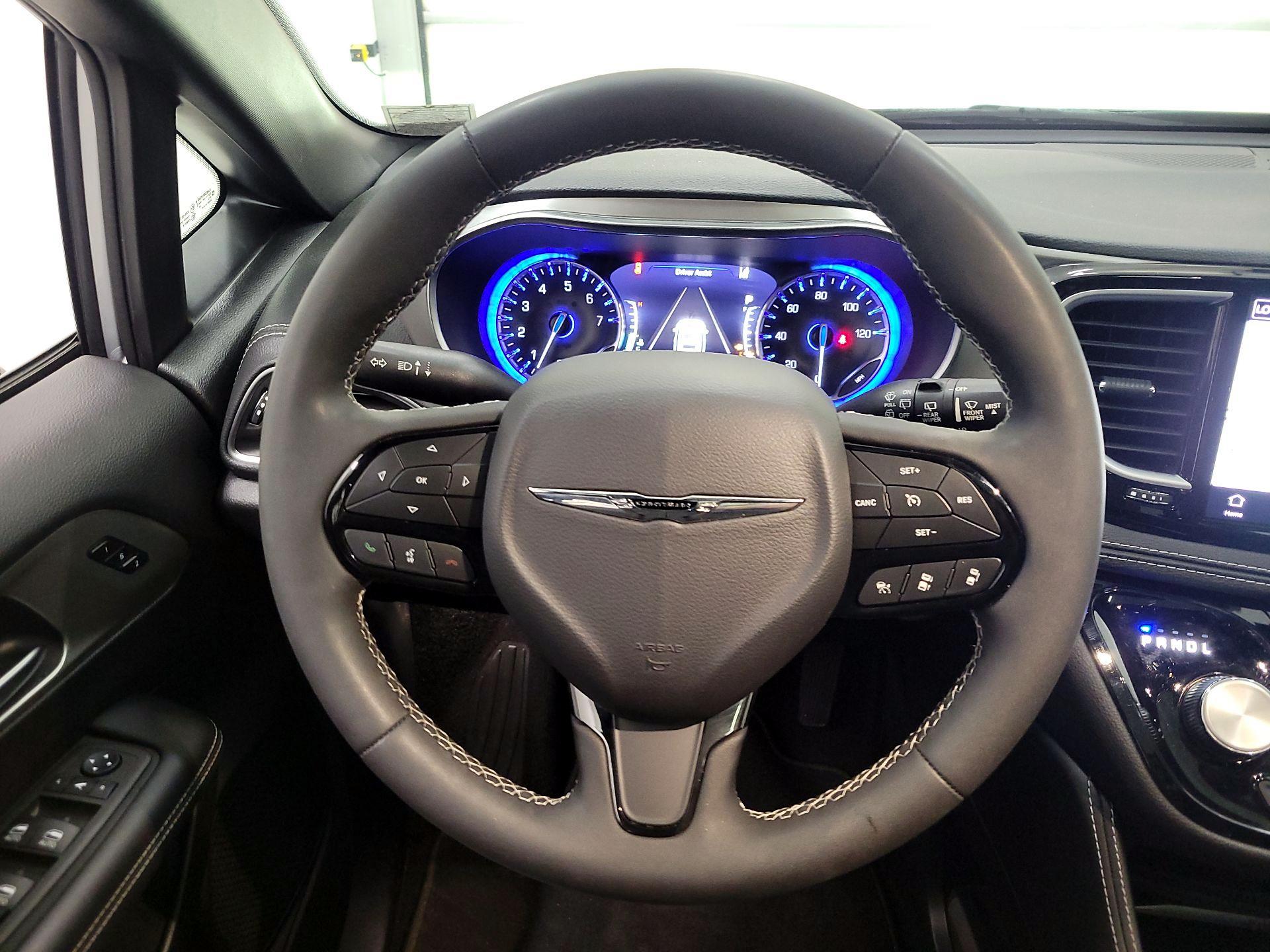 Thumbnail: 2023 Chrysler Pacifica - 10
