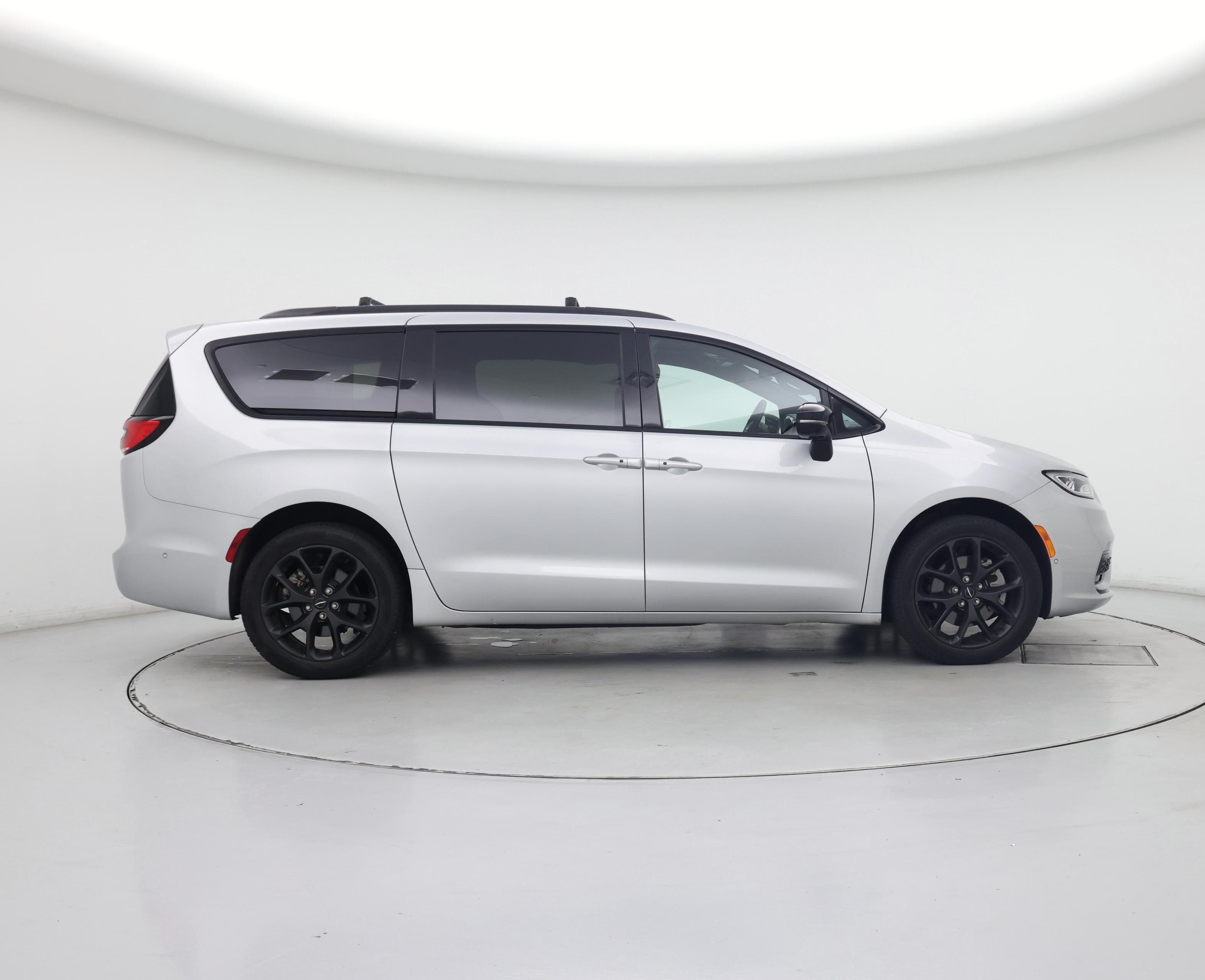 Thumbnail: 2023 Chrysler Pacifica - 7