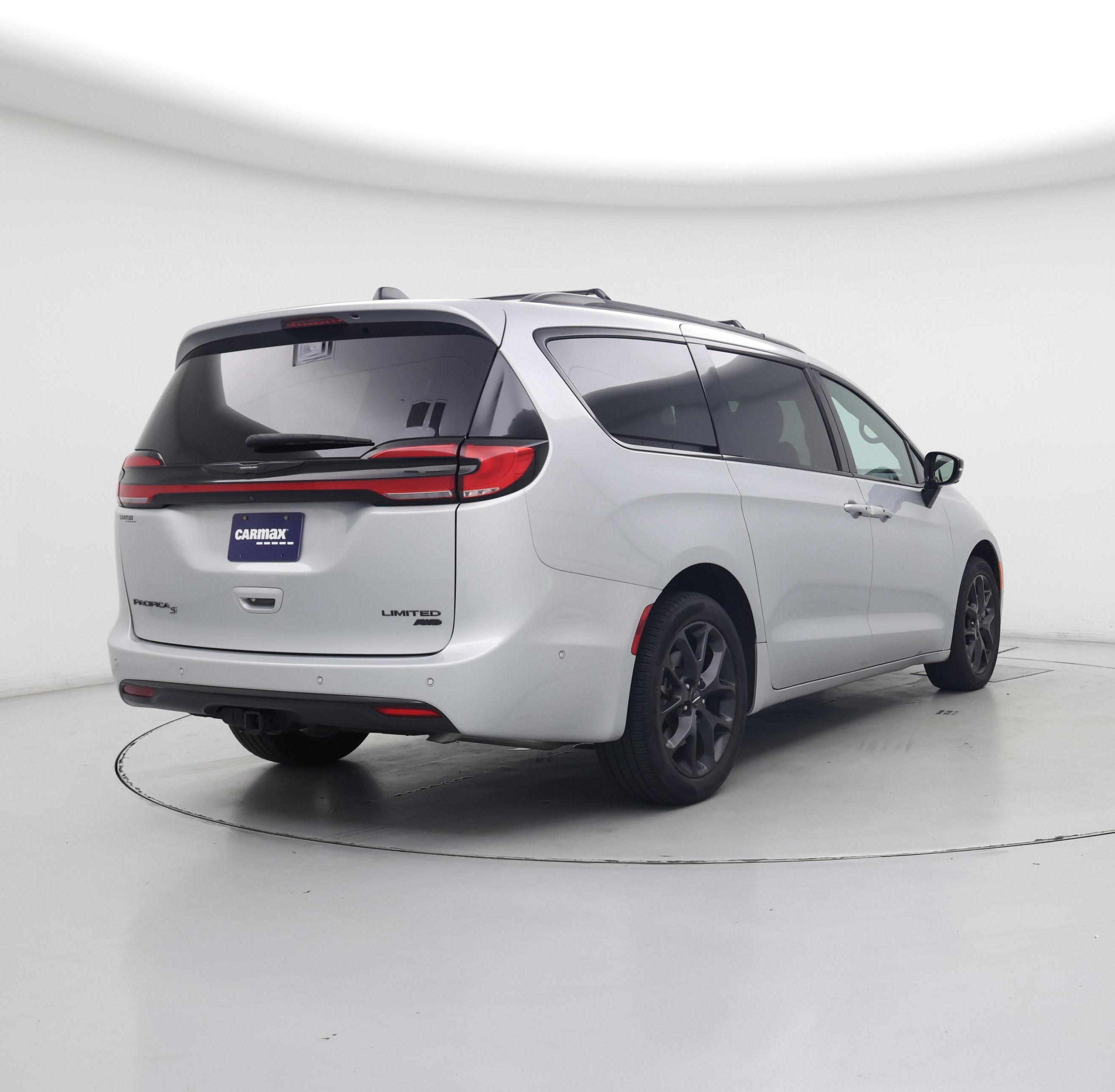 Thumbnail: 2023 Chrysler Pacifica - 8