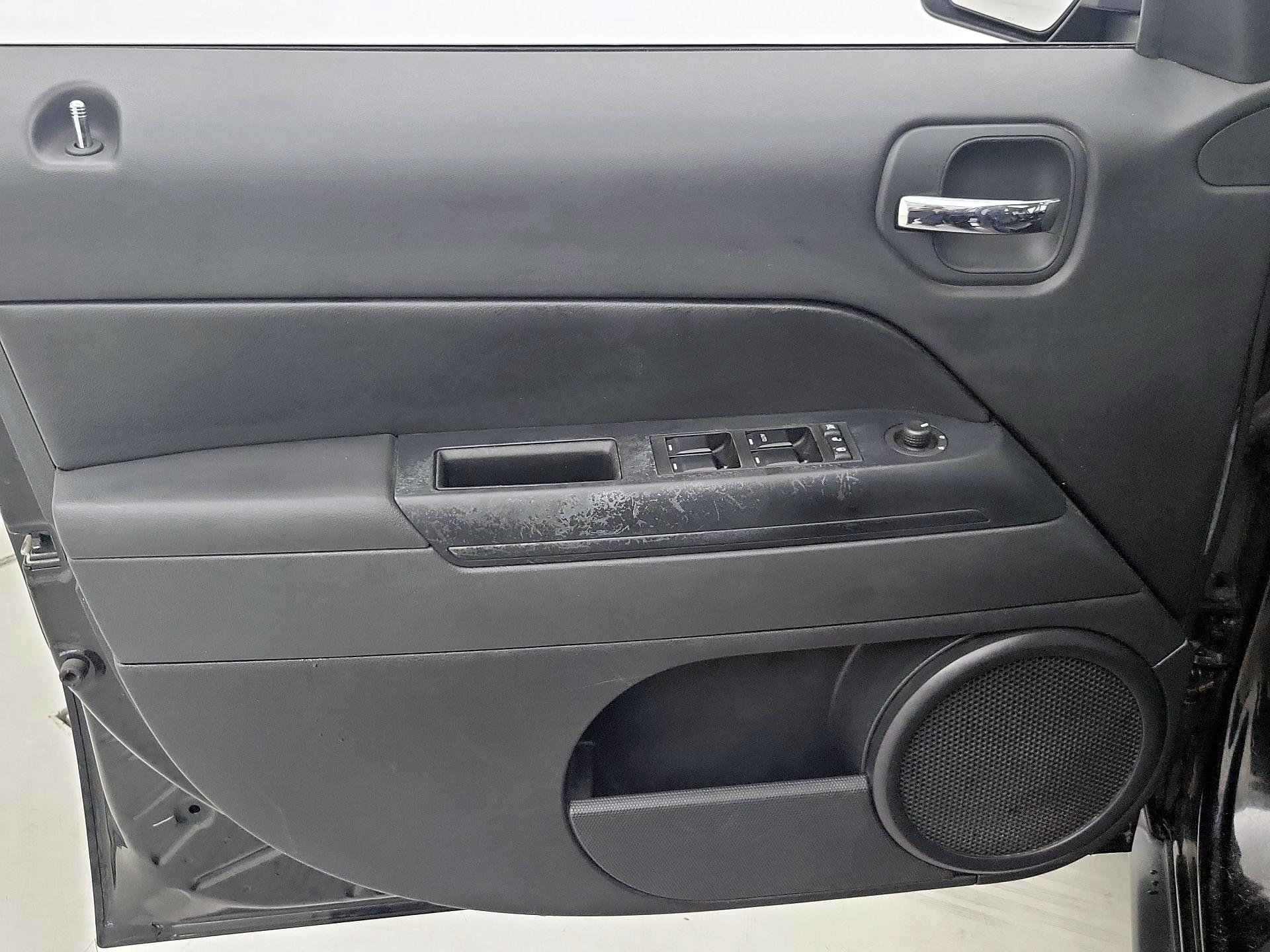 Thumbnail: 2016 Jeep Patriot - 12