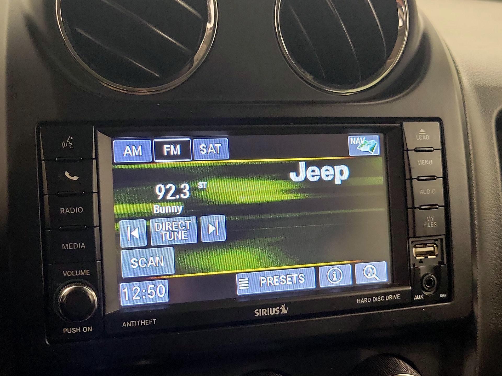 Thumbnail: 2016 Jeep Patriot - 14