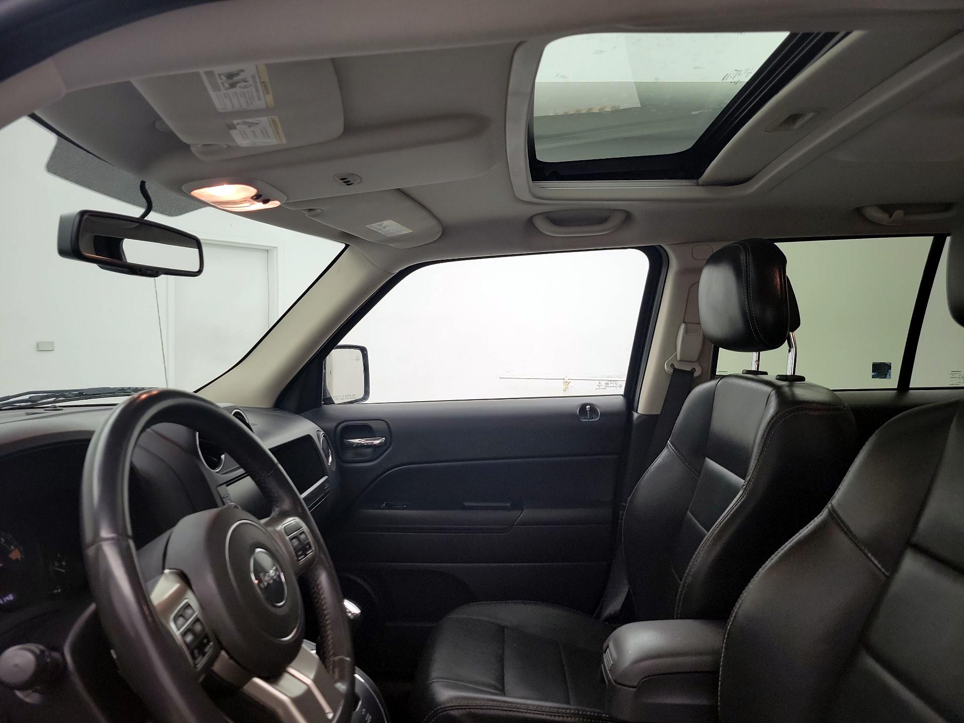 Thumbnail: 2016 Jeep Patriot - 18