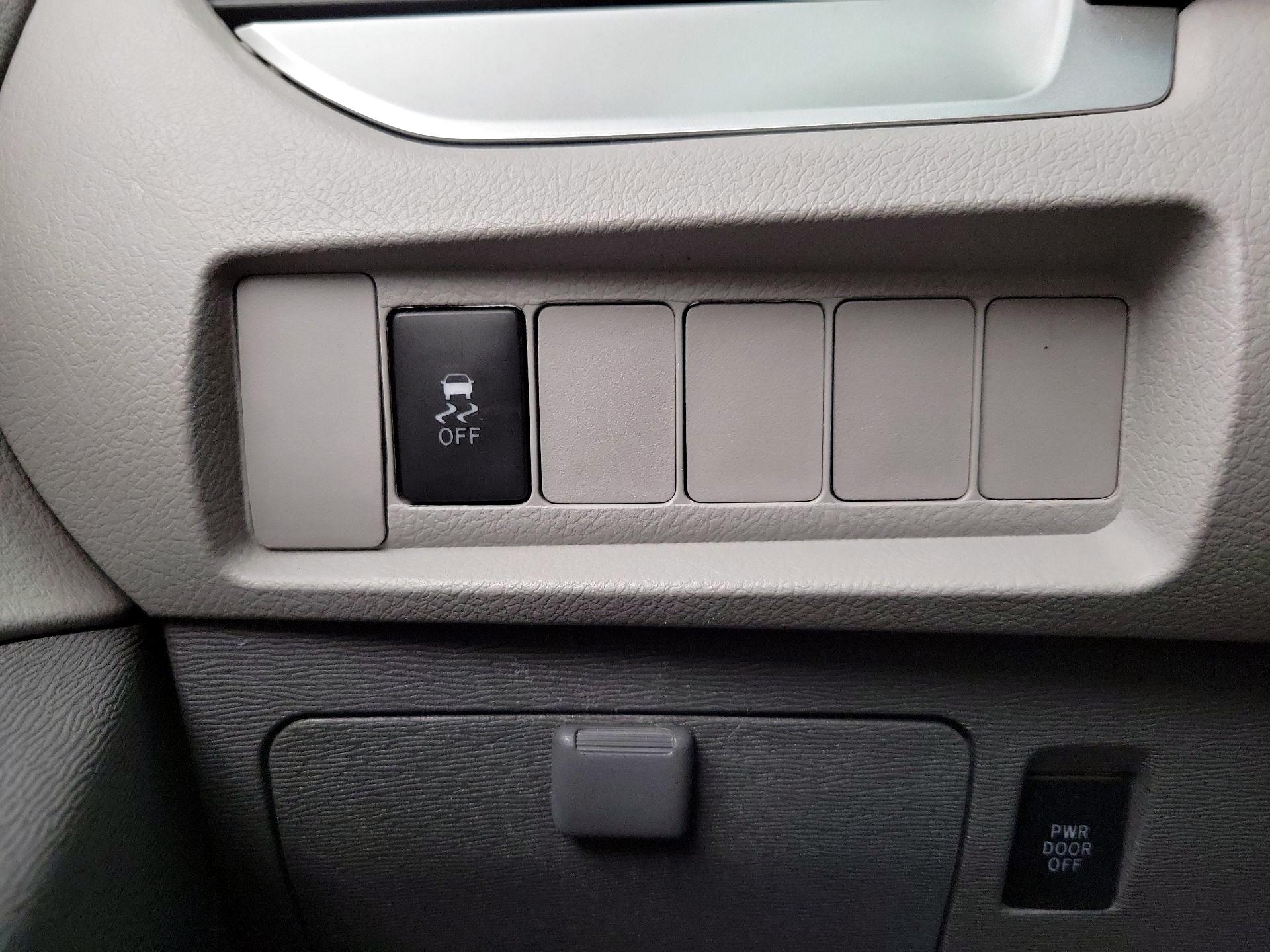 Thumbnail: 2017 Toyota Sienna - 13