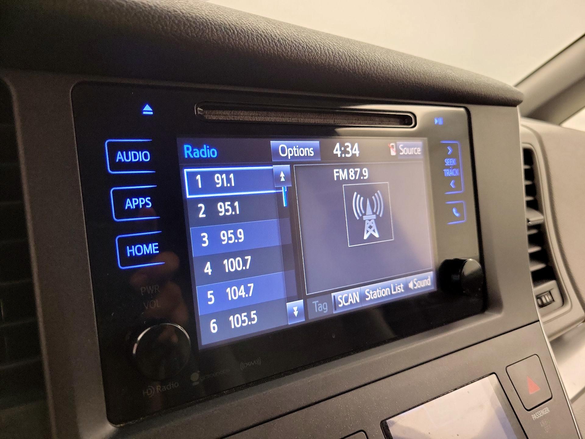 Thumbnail: 2017 Toyota Sienna - 15