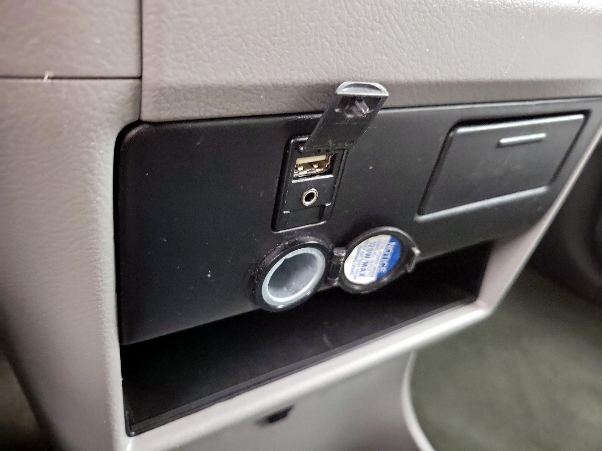 Thumbnail: 2017 Toyota Sienna - 18