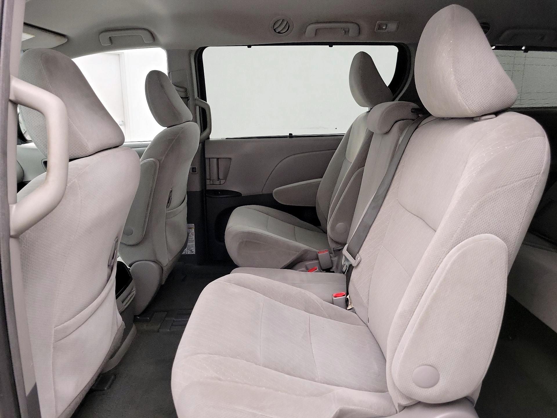 Thumbnail: 2017 Toyota Sienna - 19