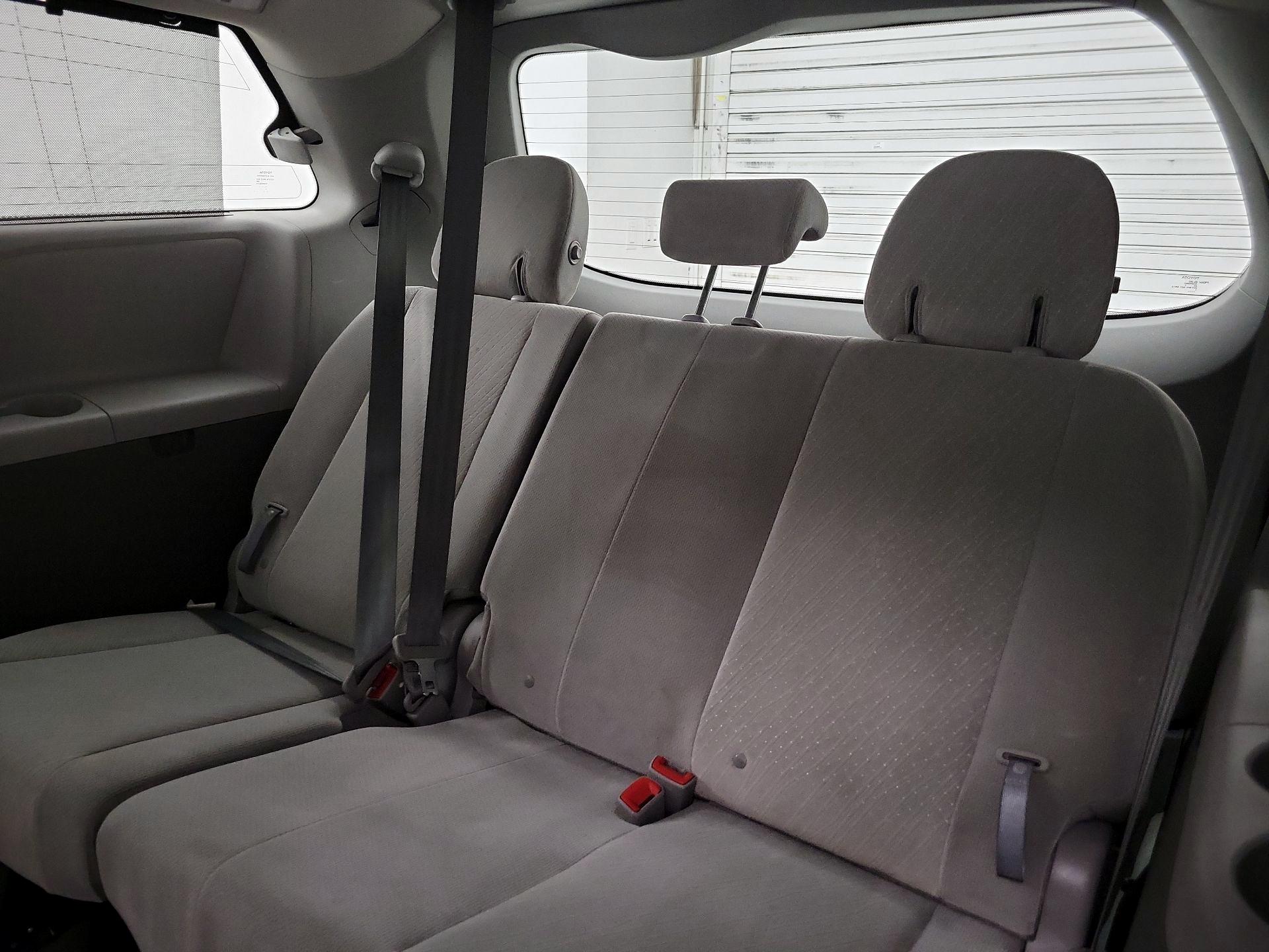 Thumbnail: 2017 Toyota Sienna - 20