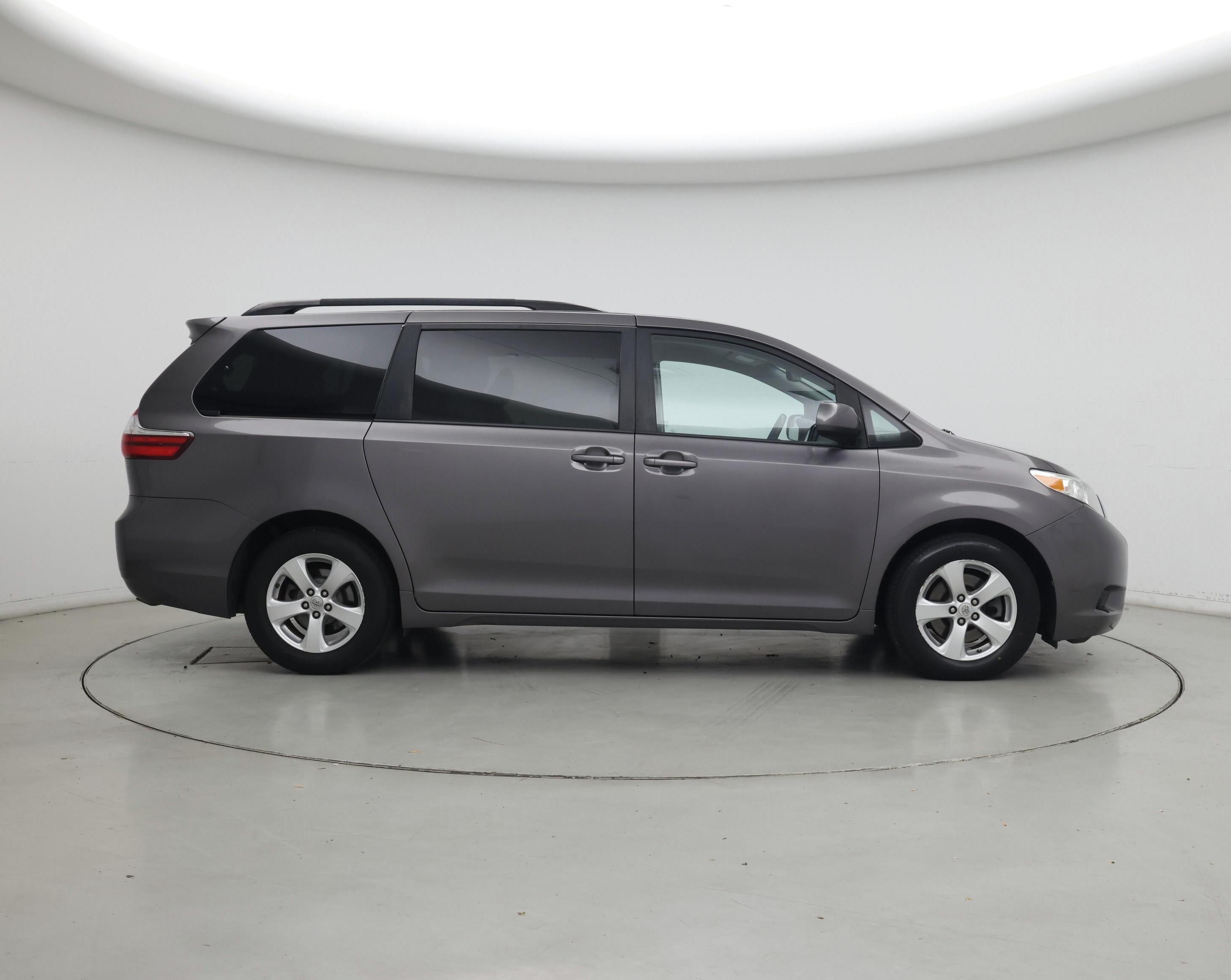 Thumbnail: 2017 Toyota Sienna - 7