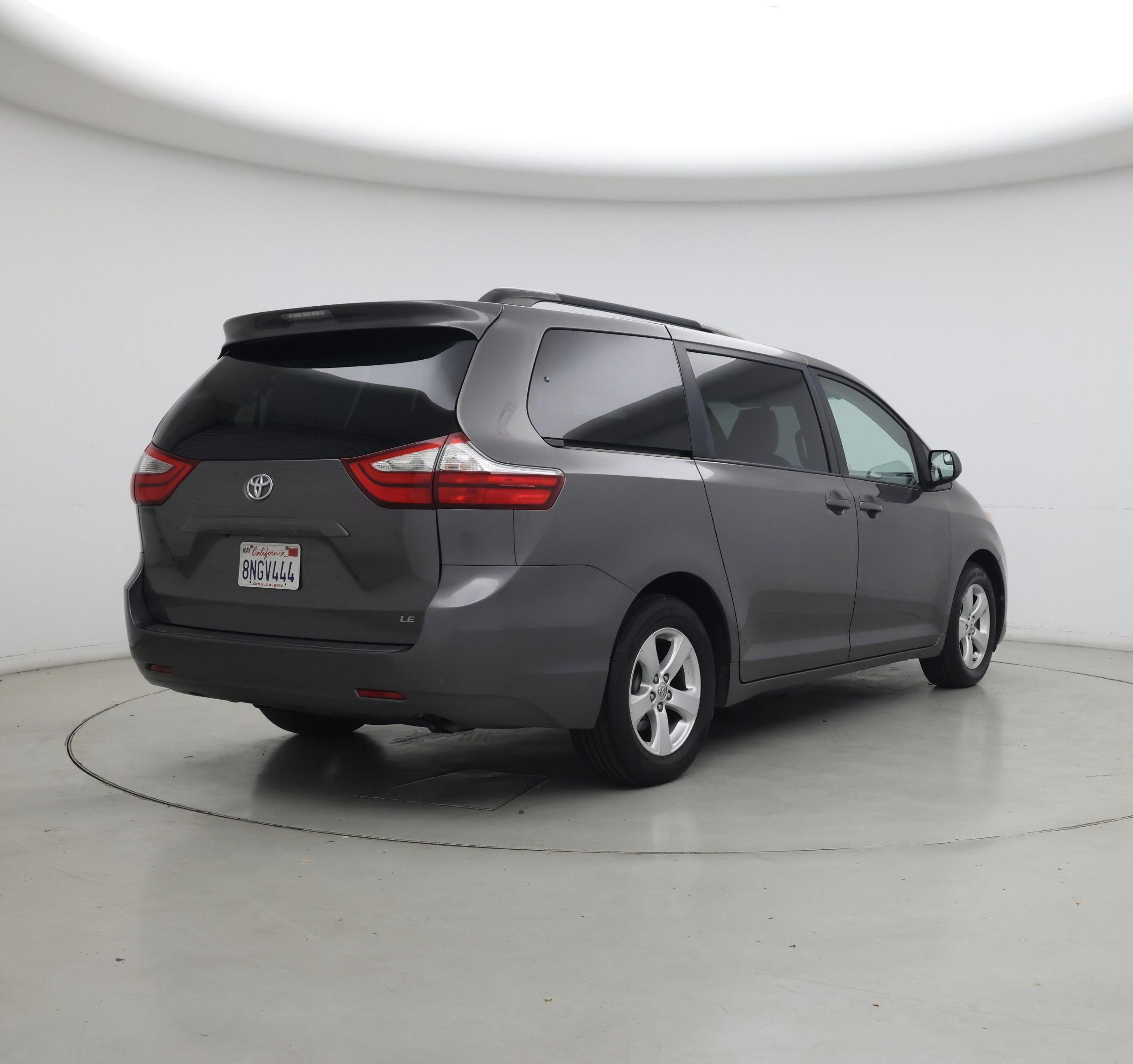 Thumbnail: 2017 Toyota Sienna - 8