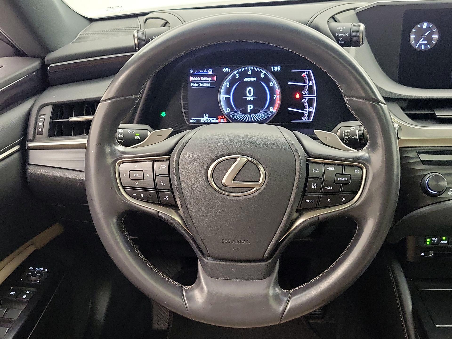 Thumbnail: 2020 Lexus ES - 10