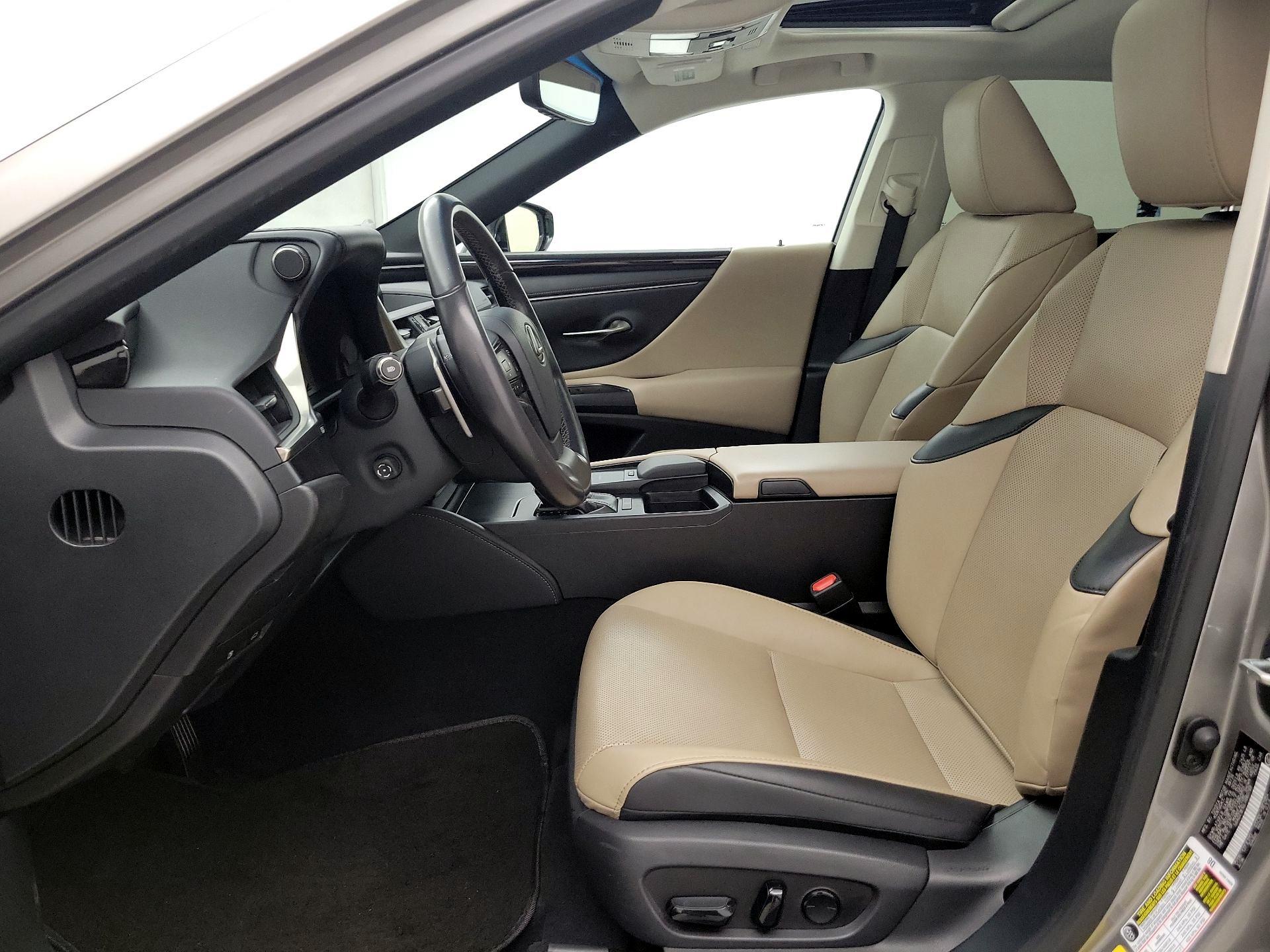 Thumbnail: 2020 Lexus ES - 11