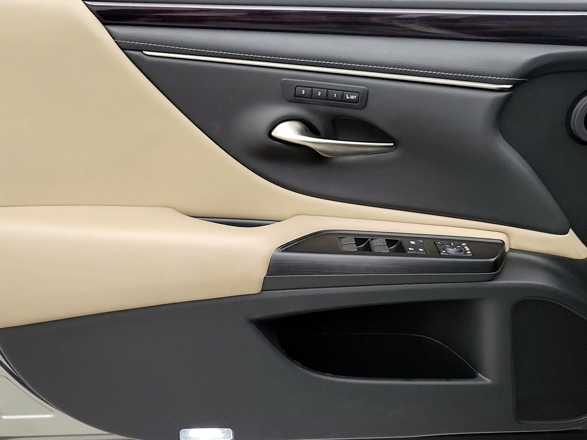 Thumbnail: 2020 Lexus ES - 12