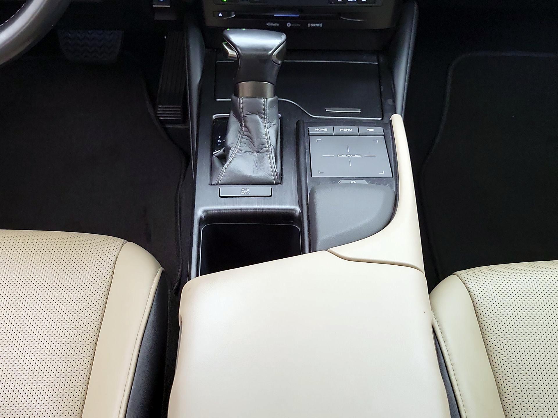 Thumbnail: 2020 Lexus ES - 17