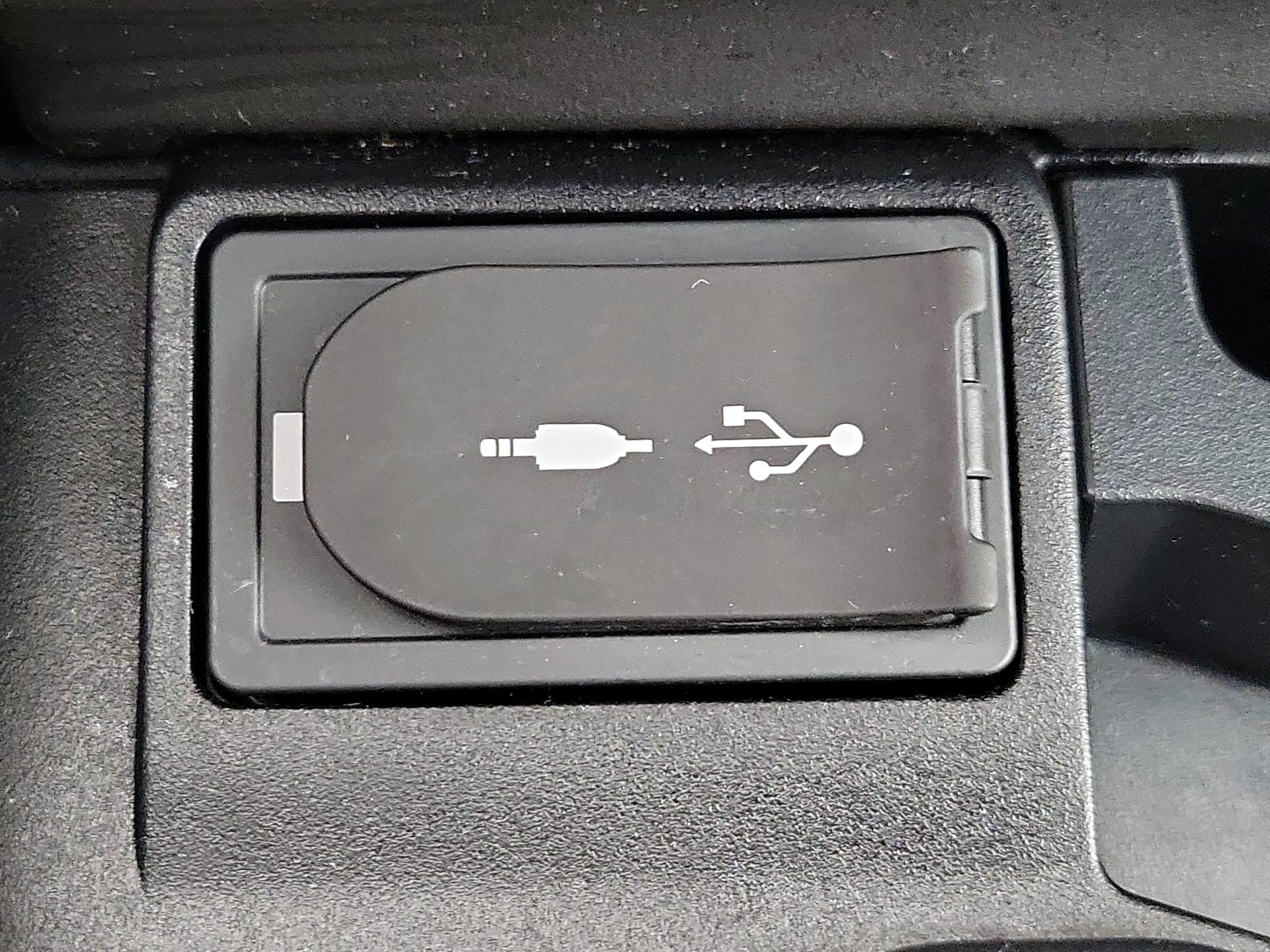 Thumbnail: 2020 Lexus ES - 18