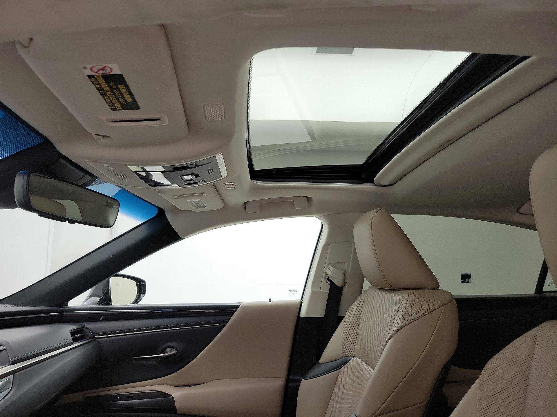 Thumbnail: 2020 Lexus ES - 19