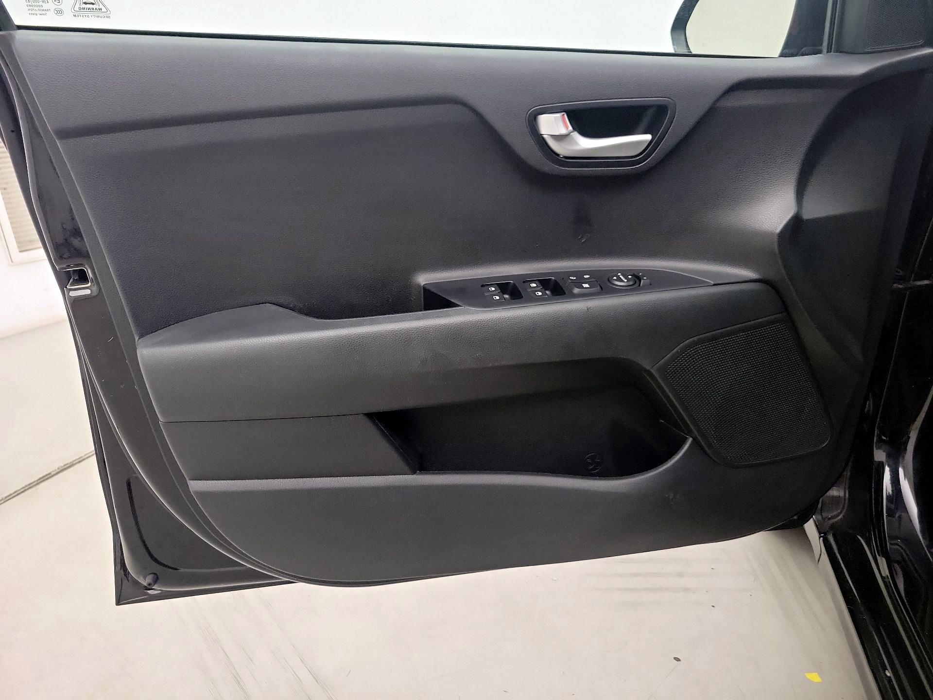 Thumbnail: 2020 Kia Rio5 - 12